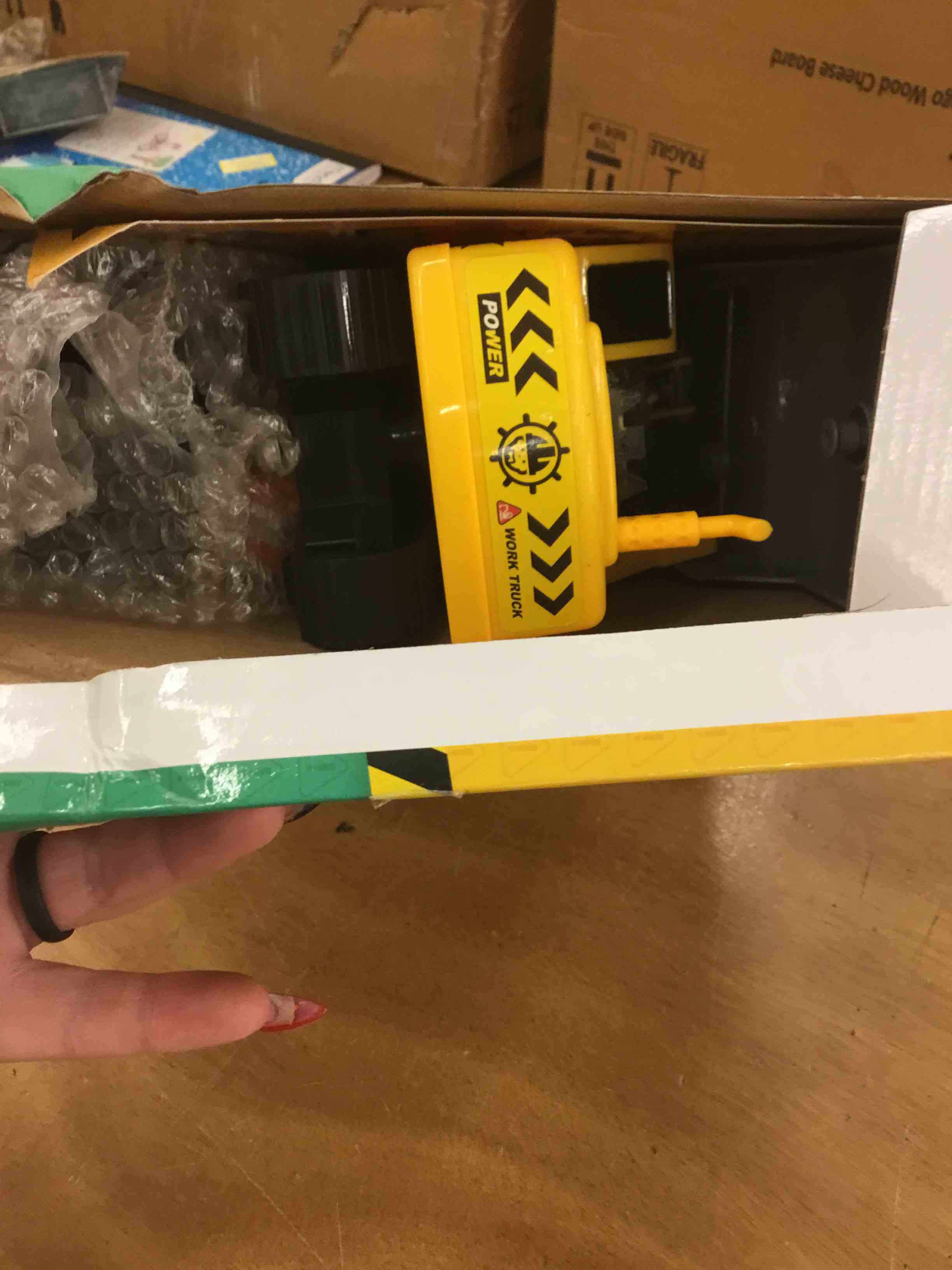 https://s3.amazonaws.com/lotting-images-prod/bidfta/YEL4309294_1699458087622.jpeg