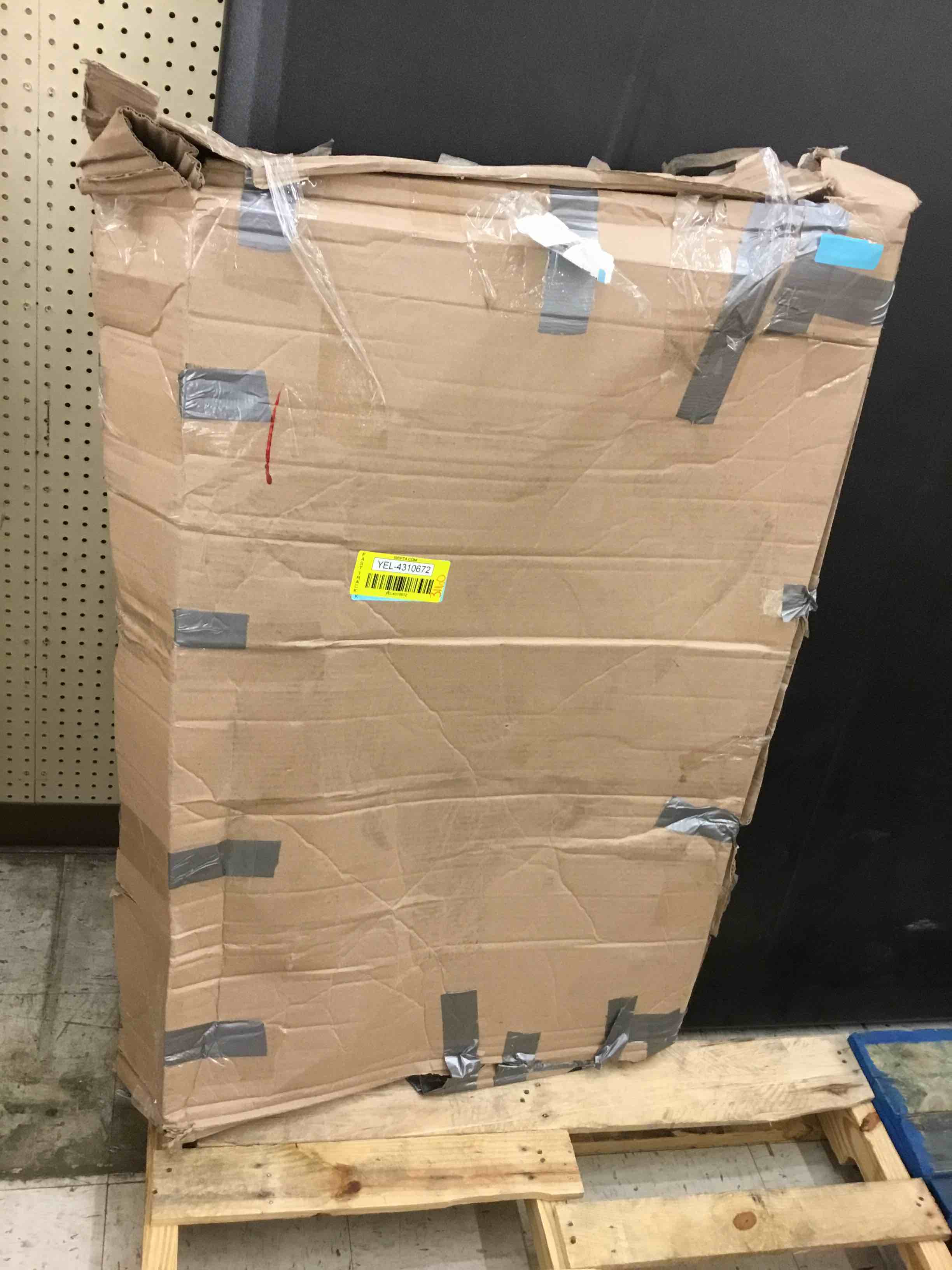 https://s3.amazonaws.com/lotting-images-prod/bidfta/YEL4310672_1691504294102.jpeg