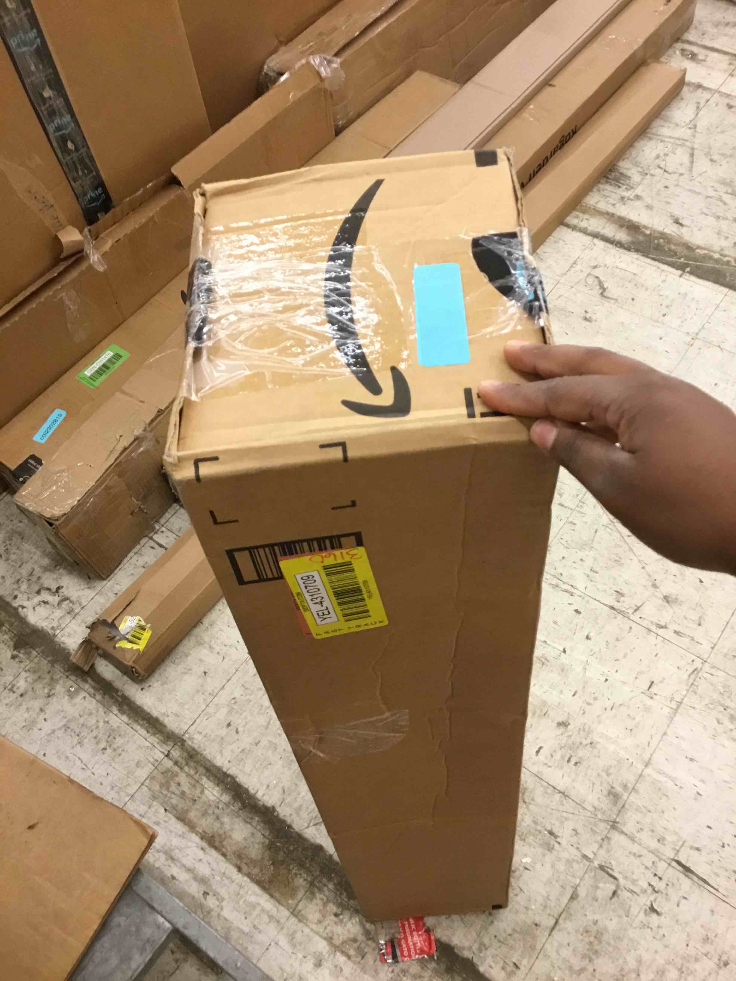 https://s3.amazonaws.com/lotting-images-prod/bidfta/YEL4310709_1691513886711.jpeg