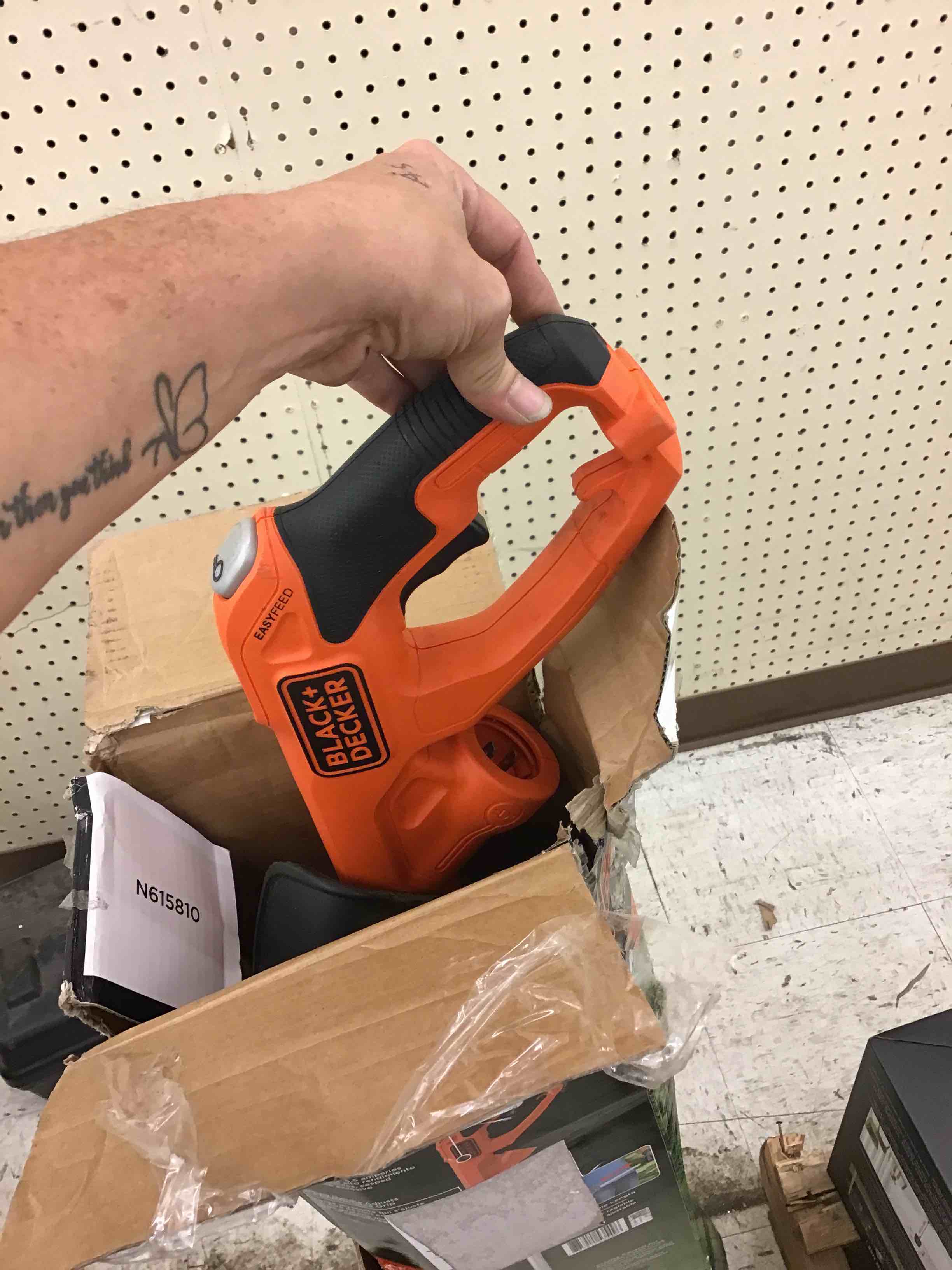 https://s3.amazonaws.com/lotting-images-prod/bidfta/YEL4312025_1693332931930.jpeg