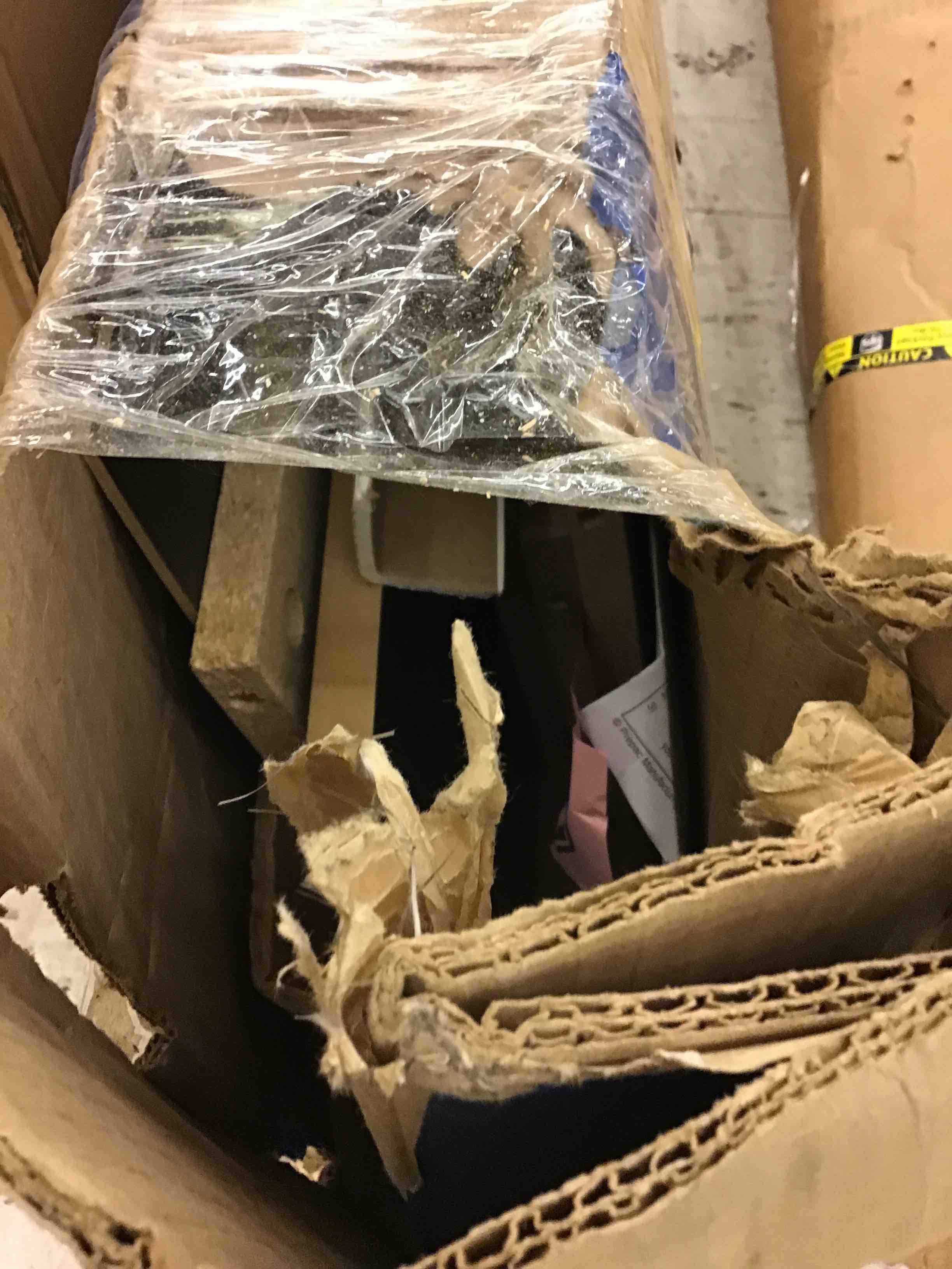 https://s3.amazonaws.com/lotting-images-prod/bidfta/YEL4312038_1693336453493.jpeg