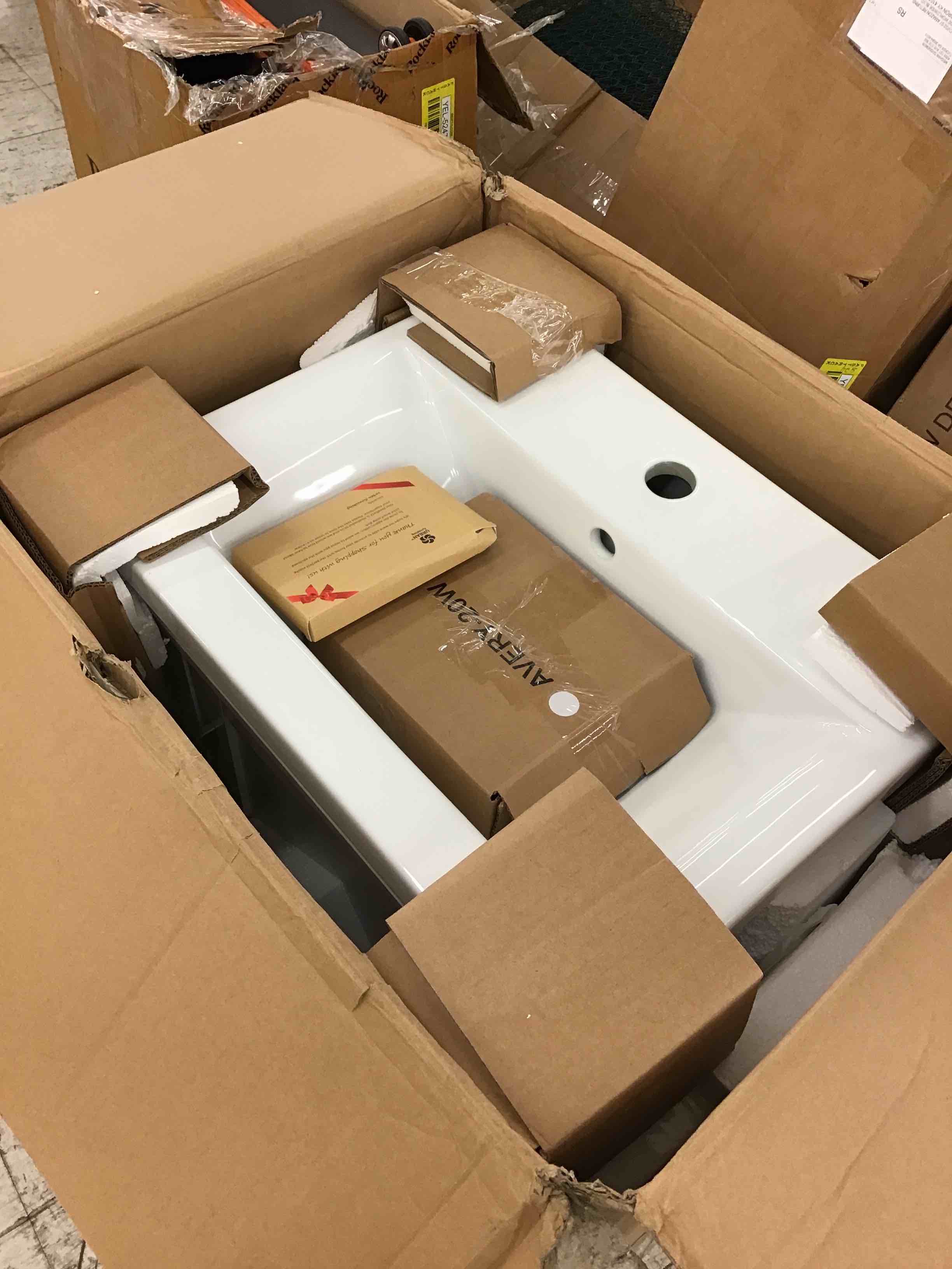 https://s3.amazonaws.com/lotting-images-prod/bidfta/YEL4312087_1693570612568.jpeg