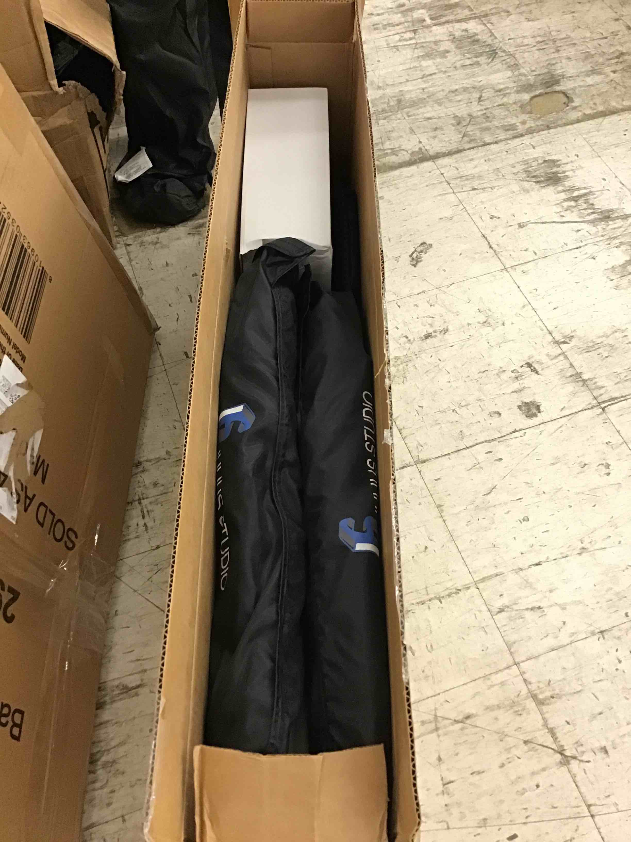 https://s3.amazonaws.com/lotting-images-prod/bidfta/YEL4312089_1693571006058.jpeg