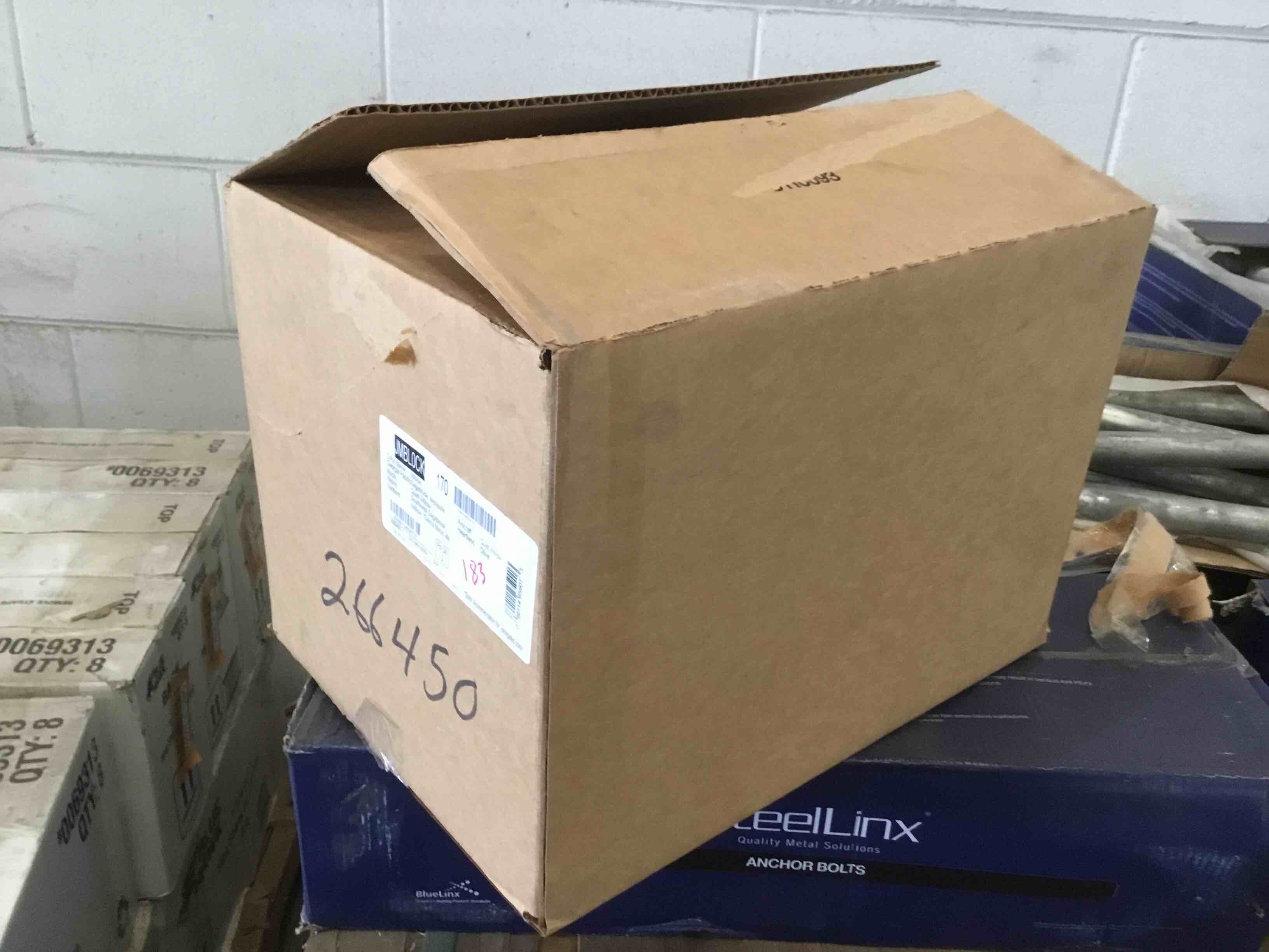 https://s3.amazonaws.com/lotting-images-prod/bidfta/YEL4394251_1686927918847.jpeg