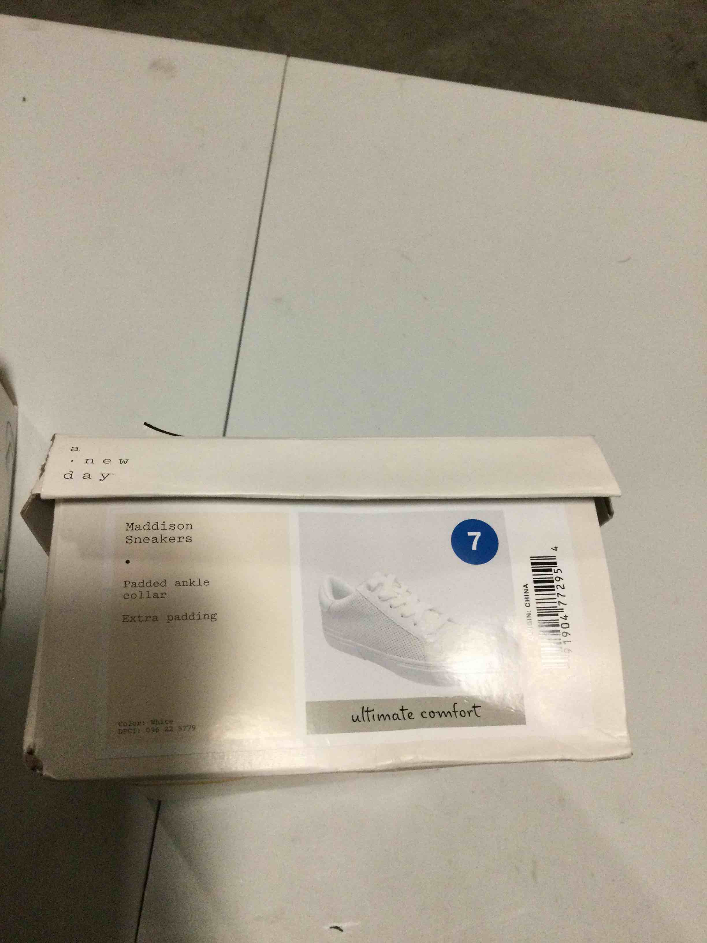 https://s3.amazonaws.com/lotting-images-prod/bidfta/YEL4439465_1689796850319.jpeg