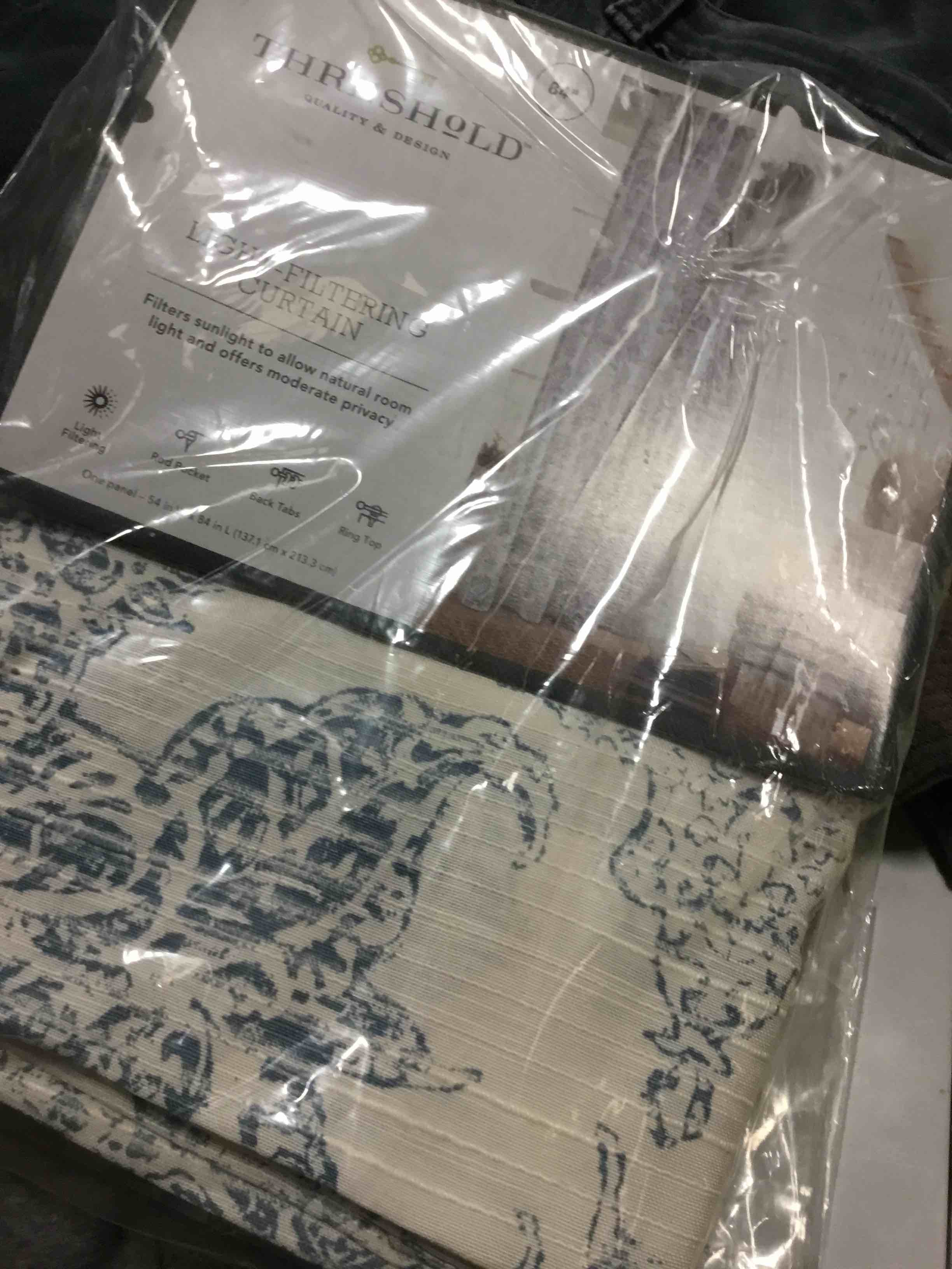 https://s3.amazonaws.com/lotting-images-prod/bidfta/YEL4439916_1690399087269.jpeg