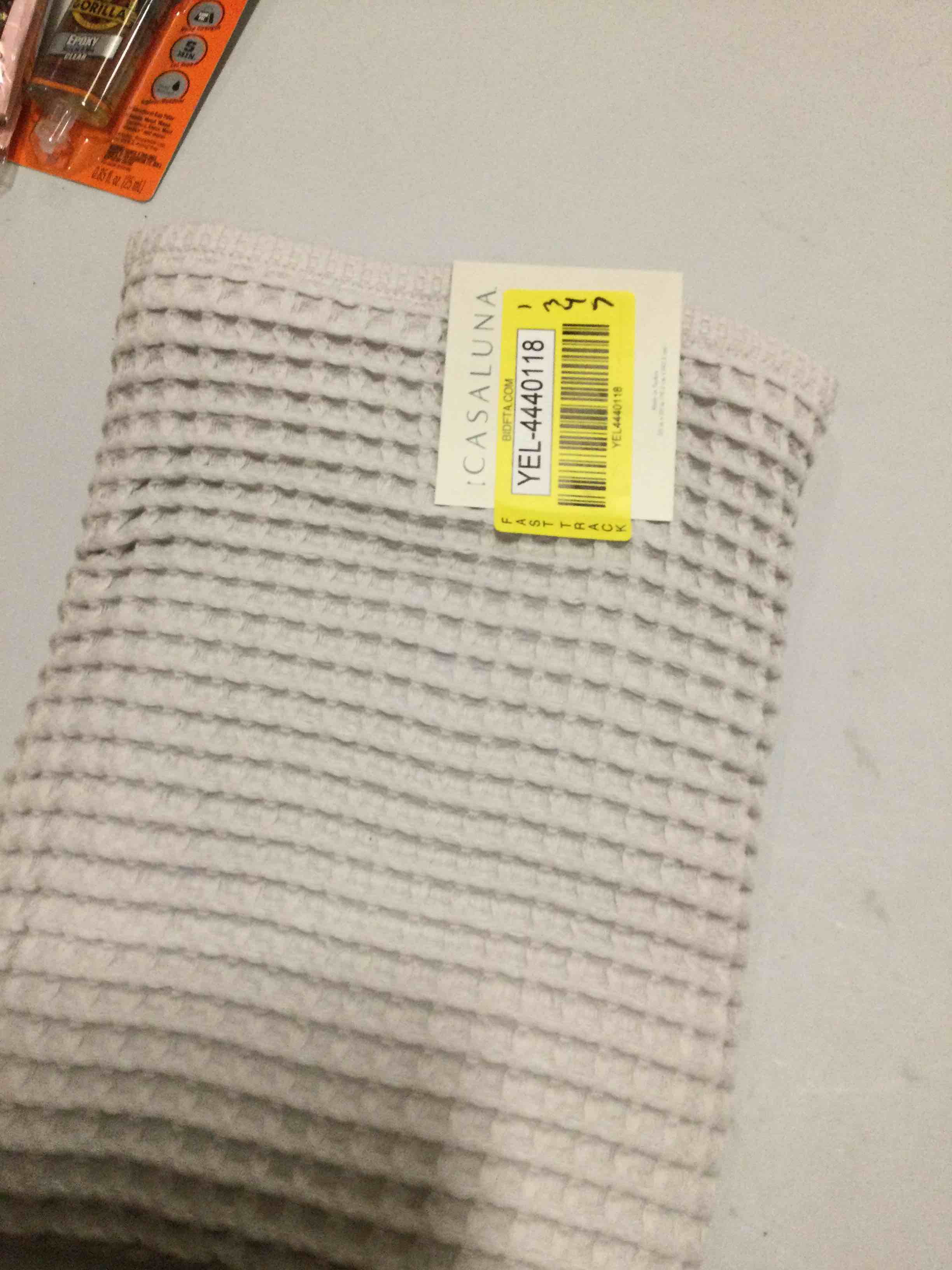 https://s3.amazonaws.com/lotting-images-prod/bidfta/YEL4440118_1690575885932.jpeg