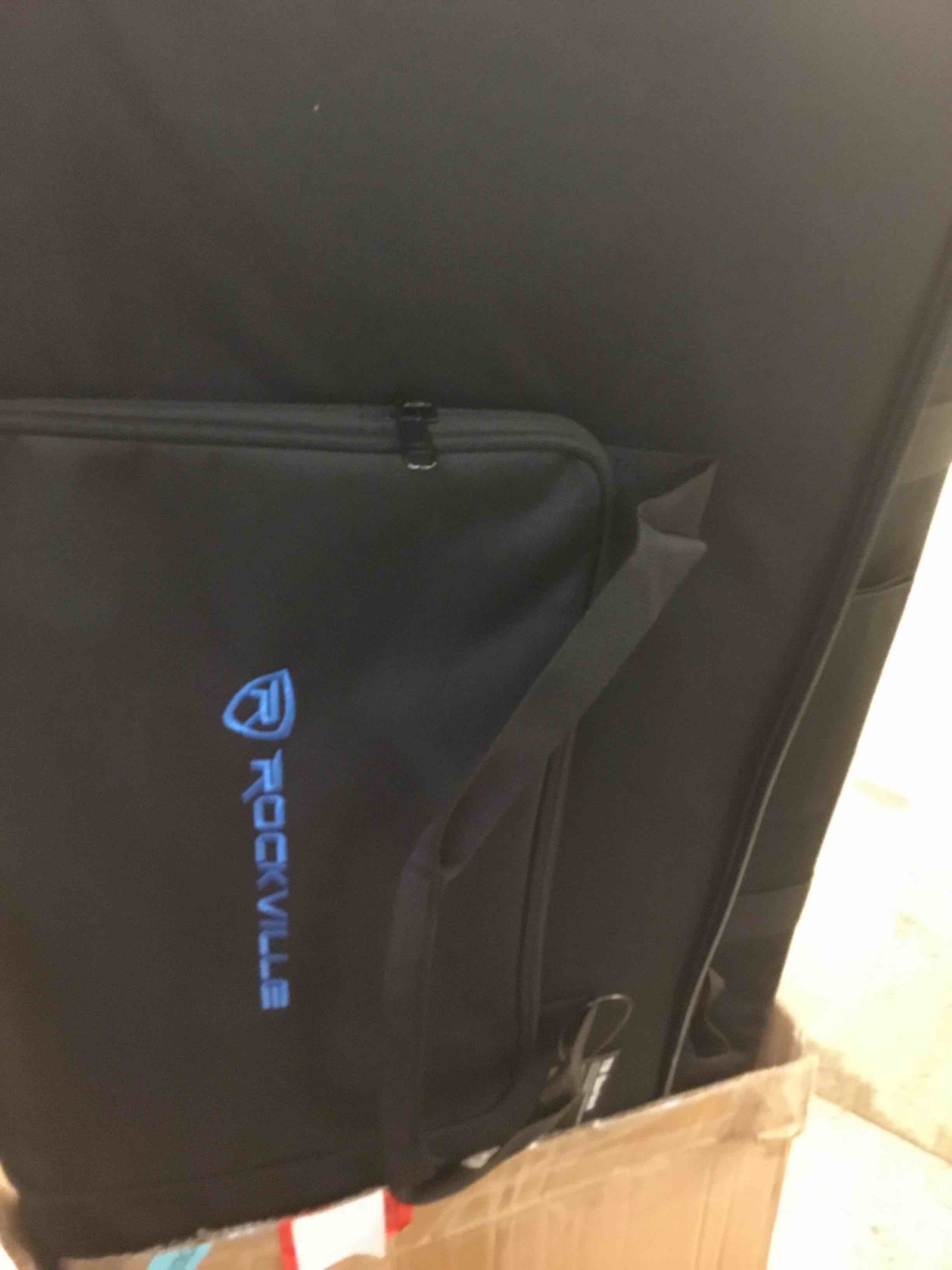 https://s3.amazonaws.com/lotting-images-prod/bidfta/YEL4465208_1687972230348.jpeg