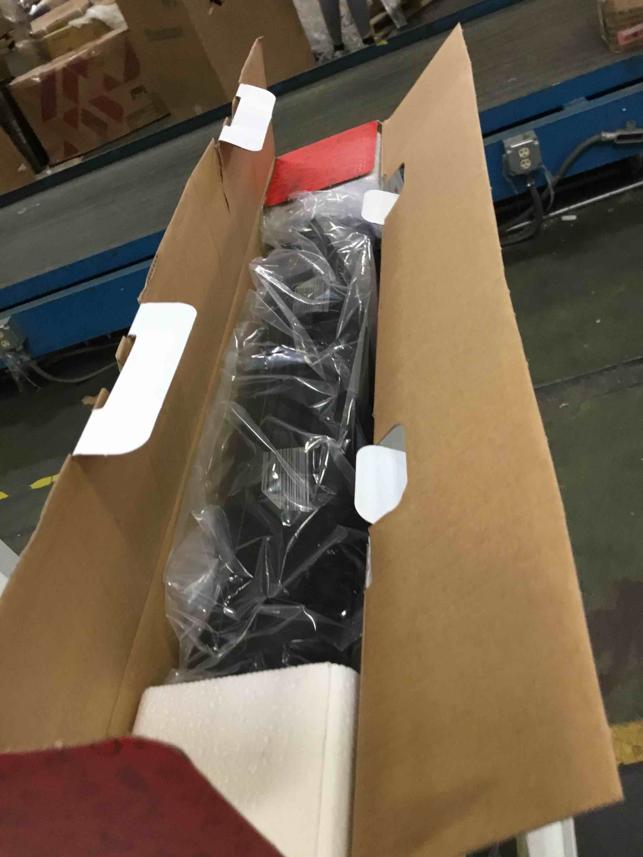 https://s3.amazonaws.com/lotting-images-prod/bidfta/YEL4488534_1680893846799.jpeg