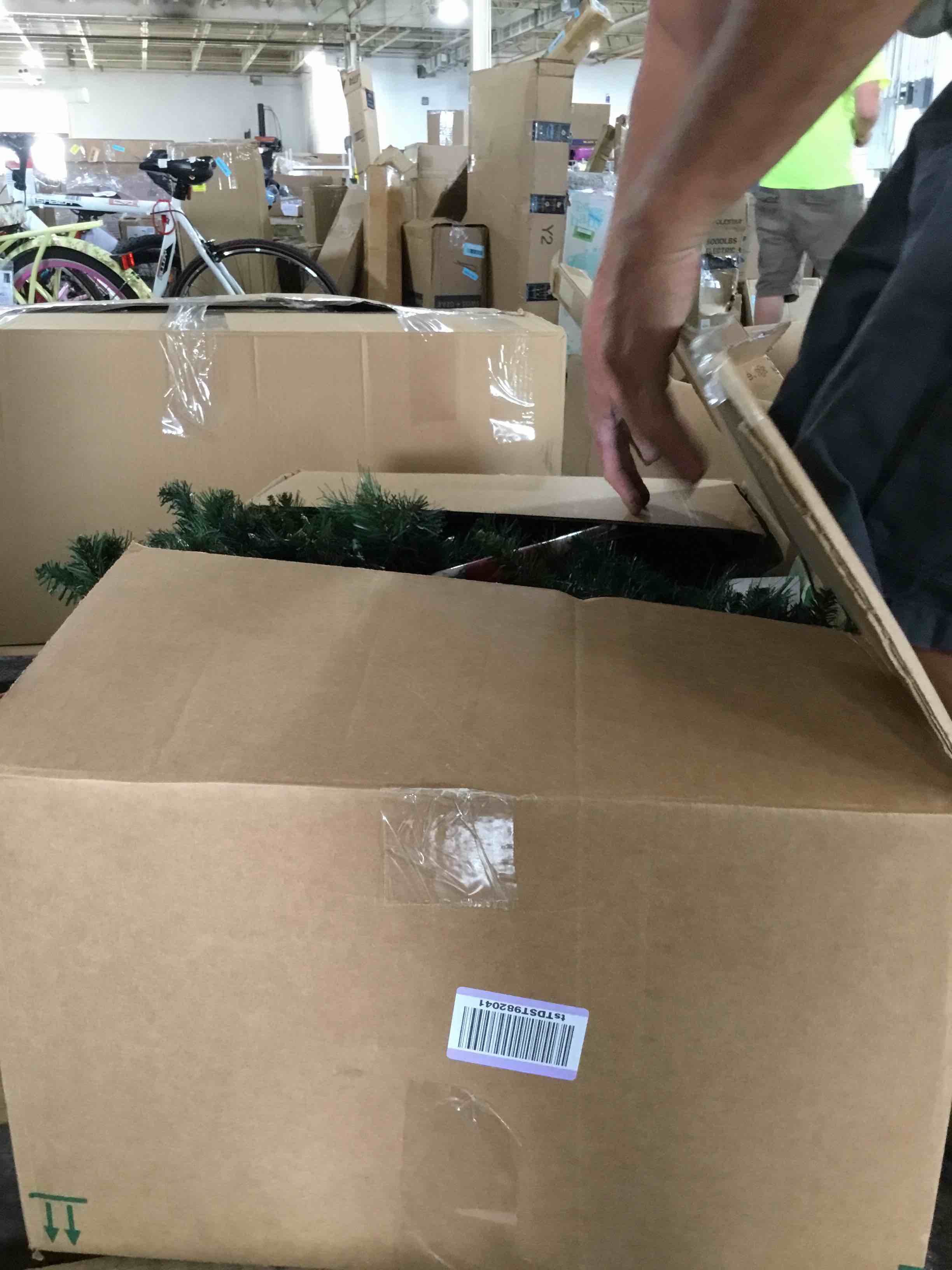 https://s3.amazonaws.com/lotting-images-prod/bidfta/YEL4565265_1691092208812.jpeg