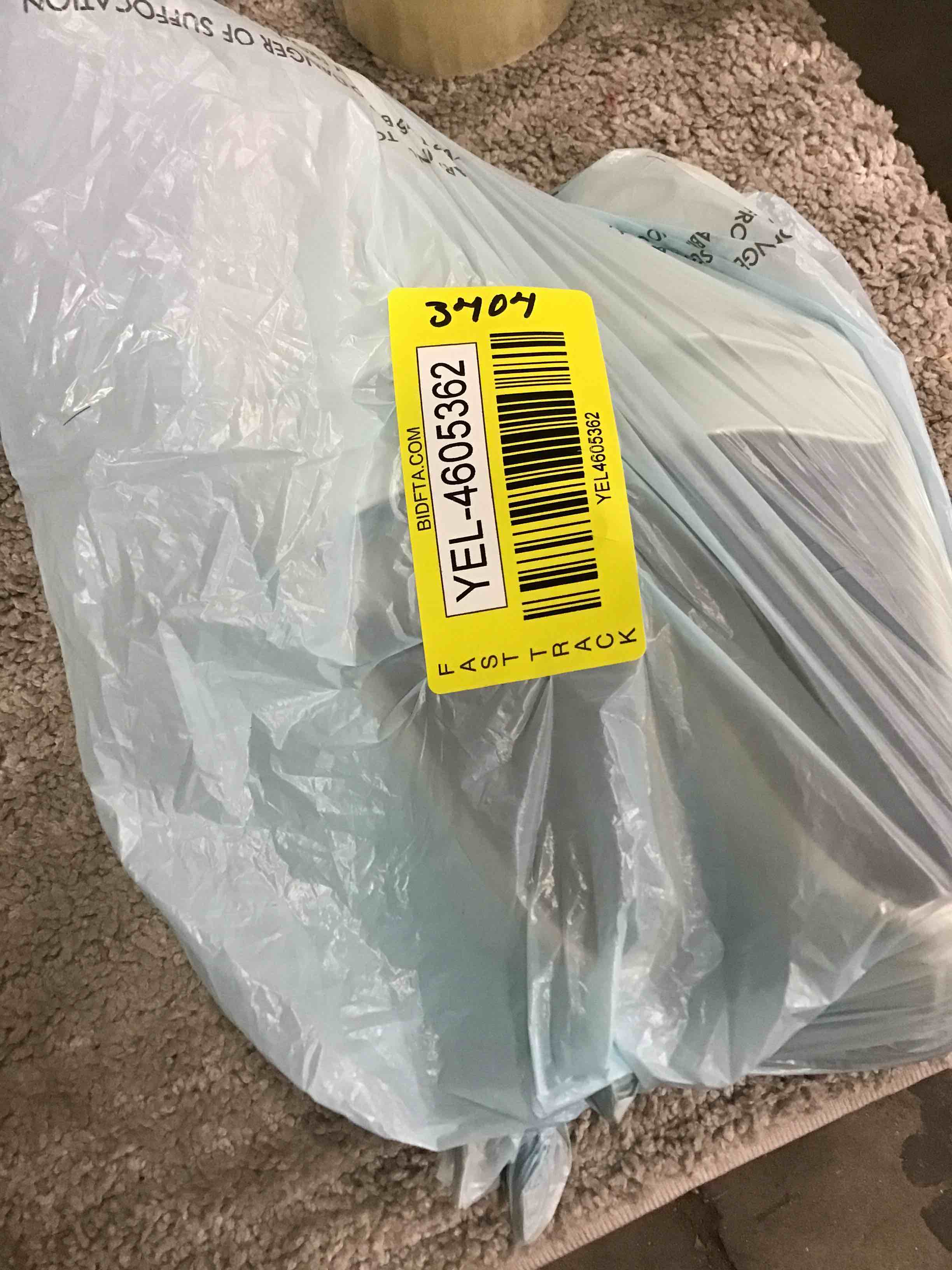 https://s3.amazonaws.com/lotting-images-prod/bidfta/YEL4605362_1688052743912.jpeg
