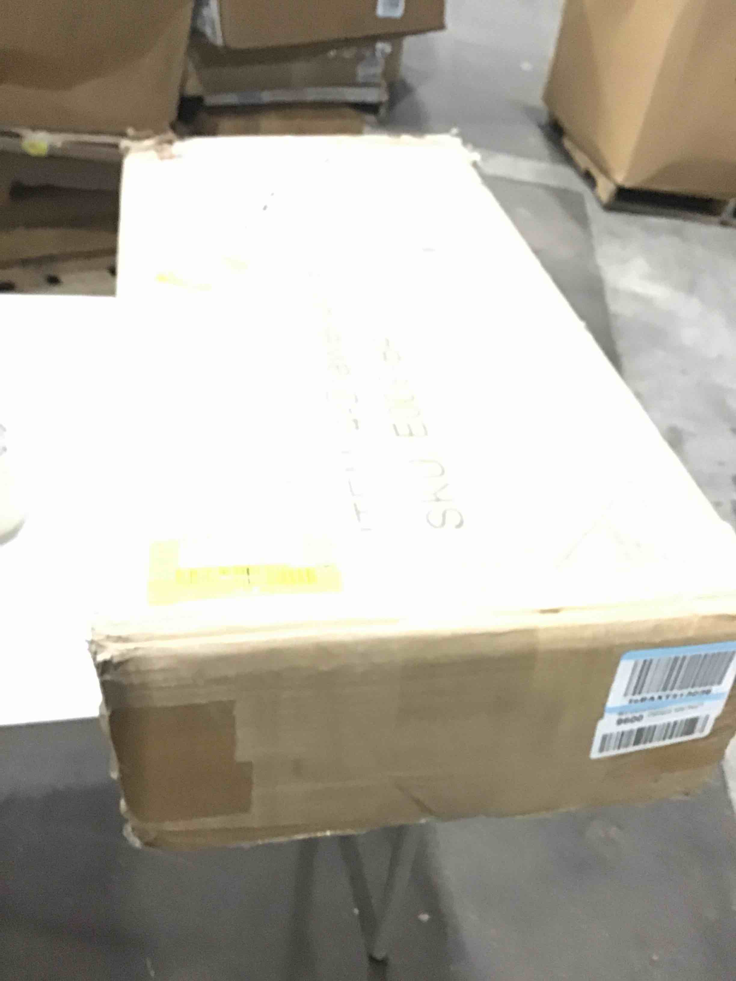 https://s3.amazonaws.com/lotting-images-prod/bidfta/YEL4630601_1686753938920.jpeg
