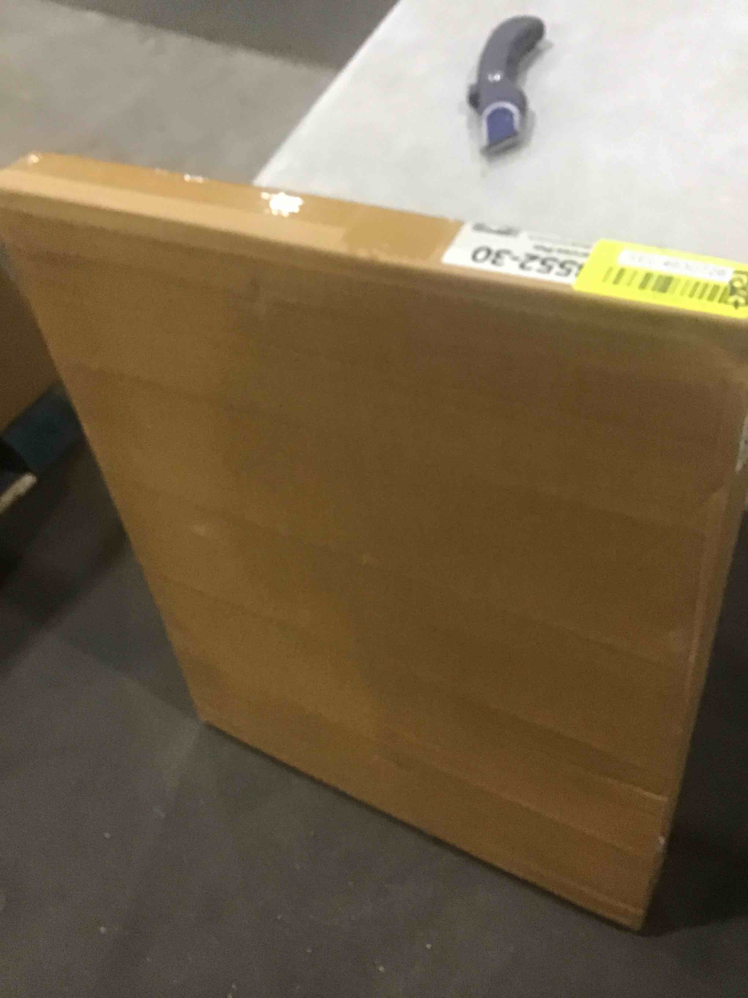 https://s3.amazonaws.com/lotting-images-prod/bidfta/YEL4630726_1687269321502.jpeg
