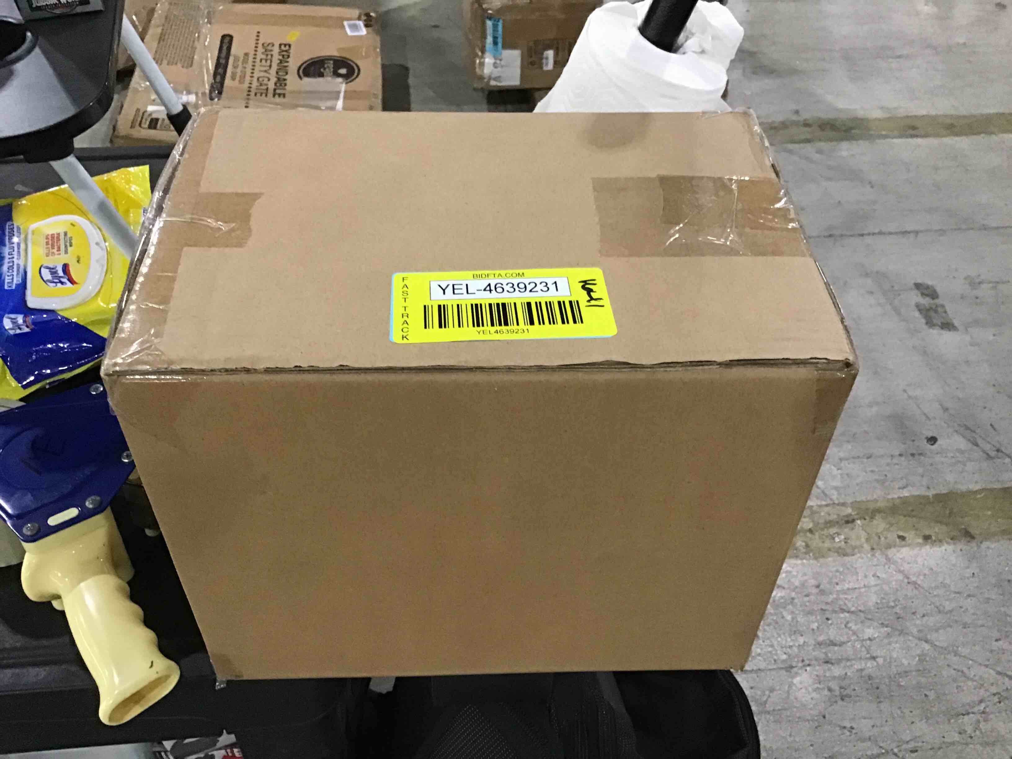 https://s3.amazonaws.com/lotting-images-prod/bidfta/YEL4639231_1688653432998.jpeg