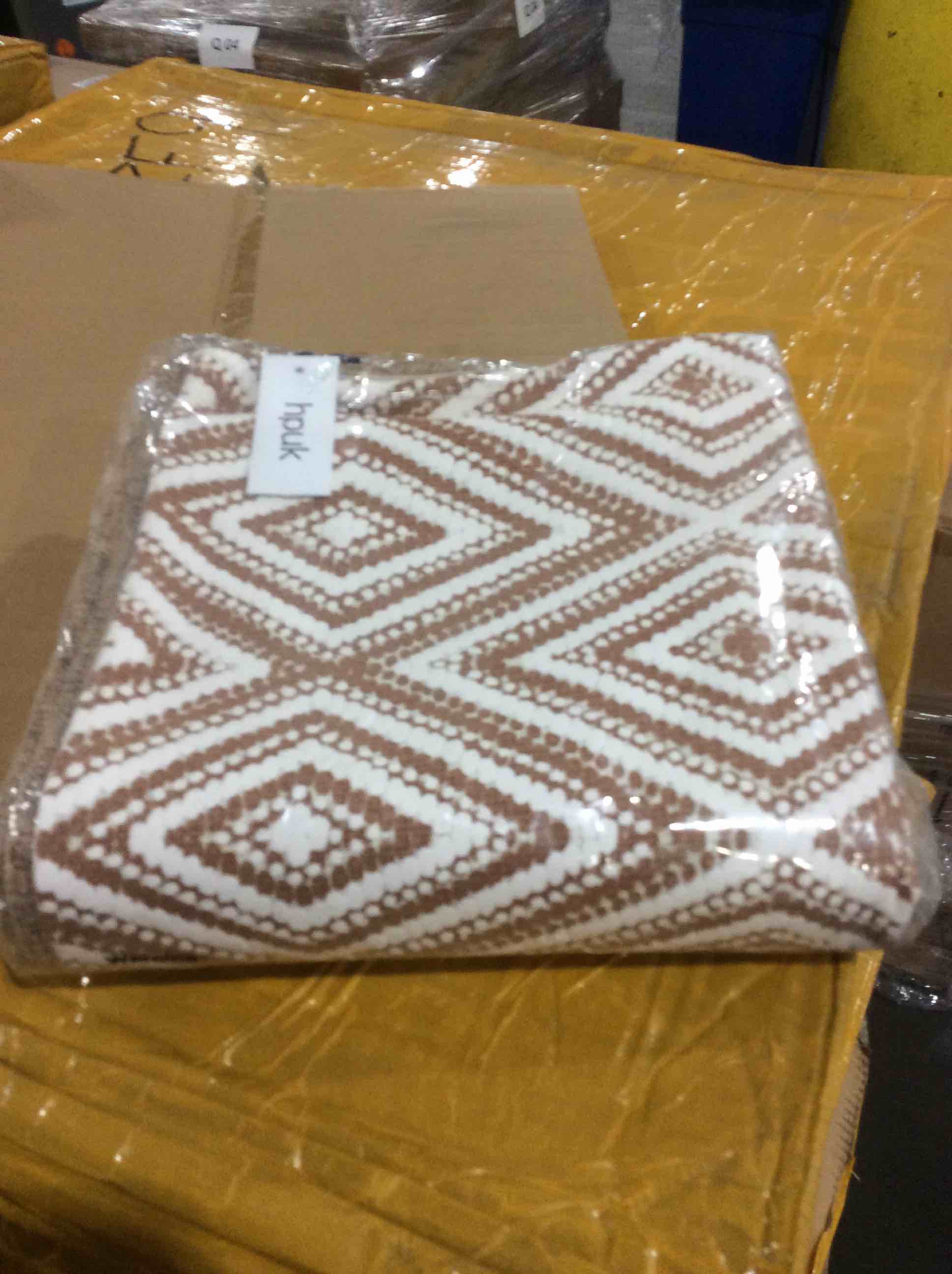 https://s3.amazonaws.com/lotting-images-prod/bidfta/YEL4640323_1698331860858.jpeg