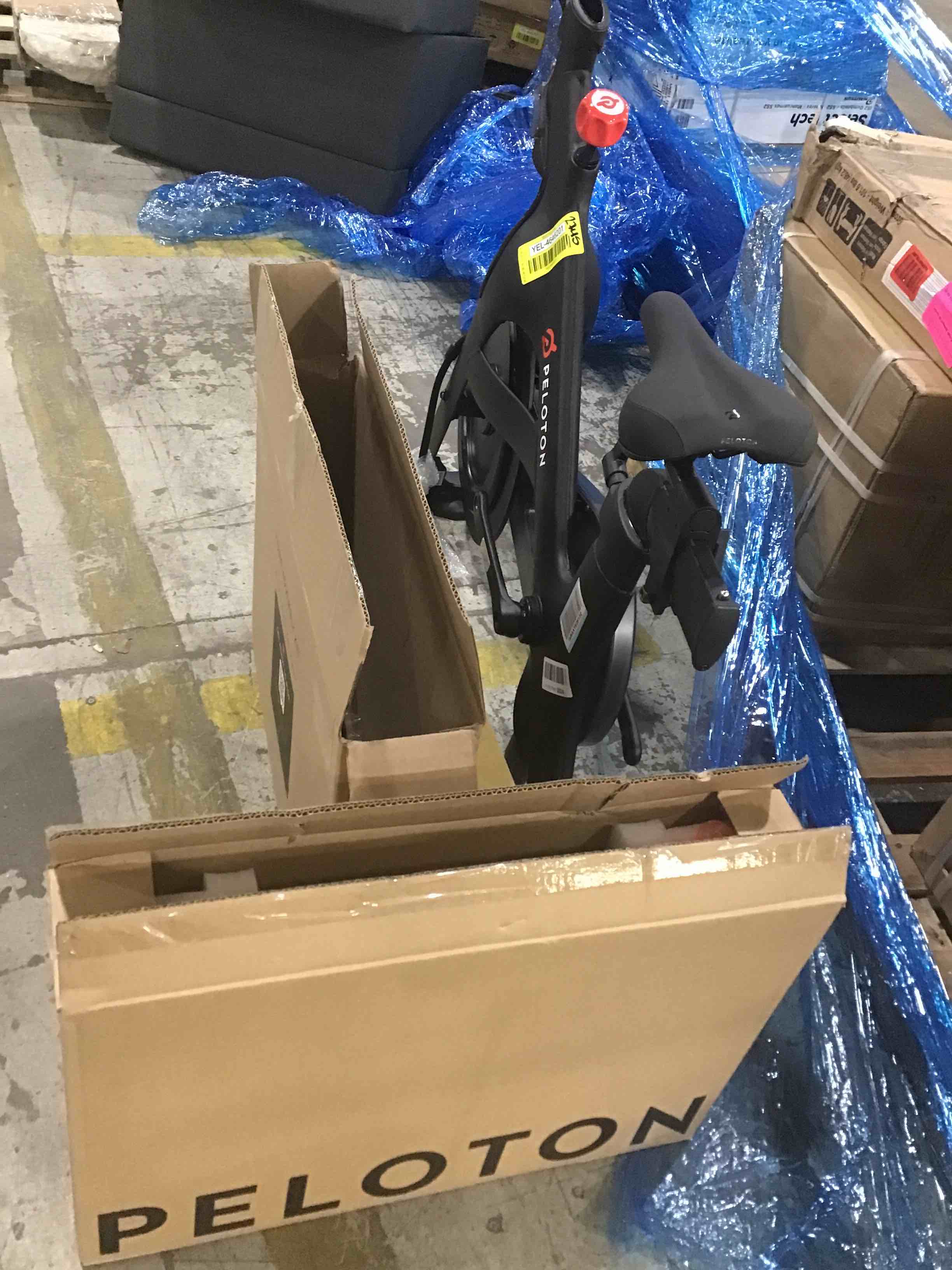 https://s3.amazonaws.com/lotting-images-prod/bidfta/YEL4646201_1700678638059.jpeg