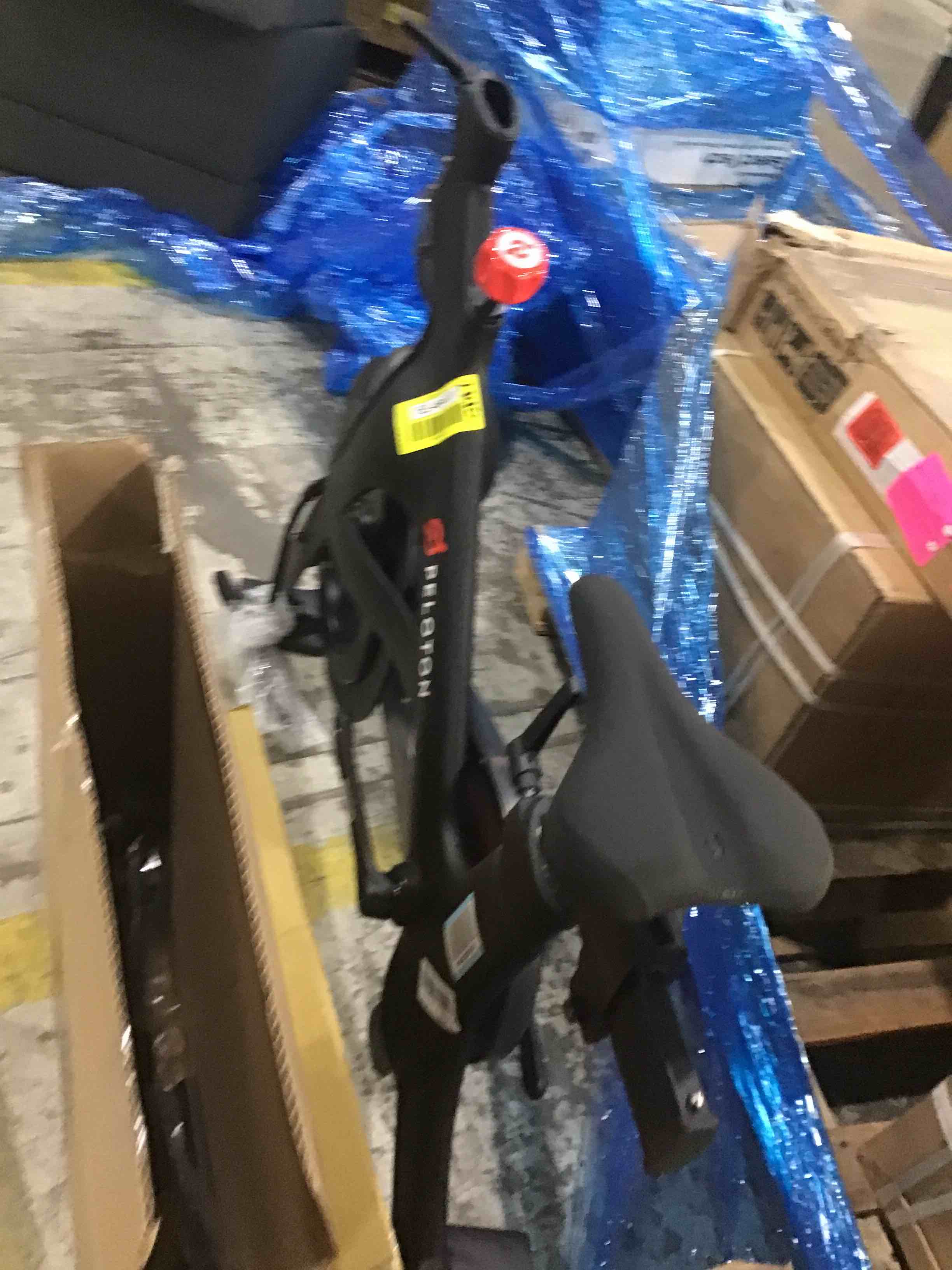 https://s3.amazonaws.com/lotting-images-prod/bidfta/YEL4646201_1700678639729.jpeg