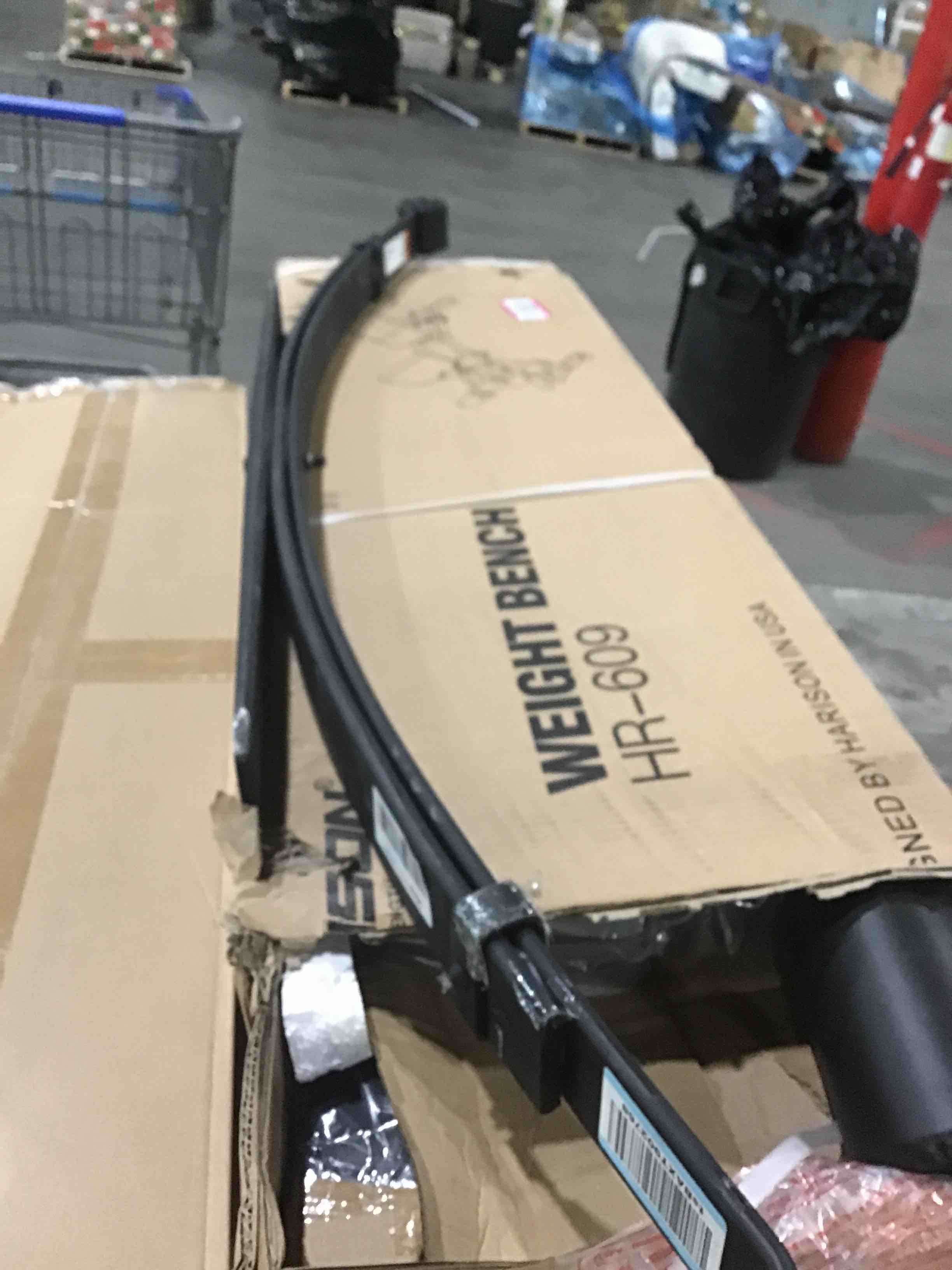 https://s3.amazonaws.com/lotting-images-prod/bidfta/YEL4646961_1702911576586.jpeg
