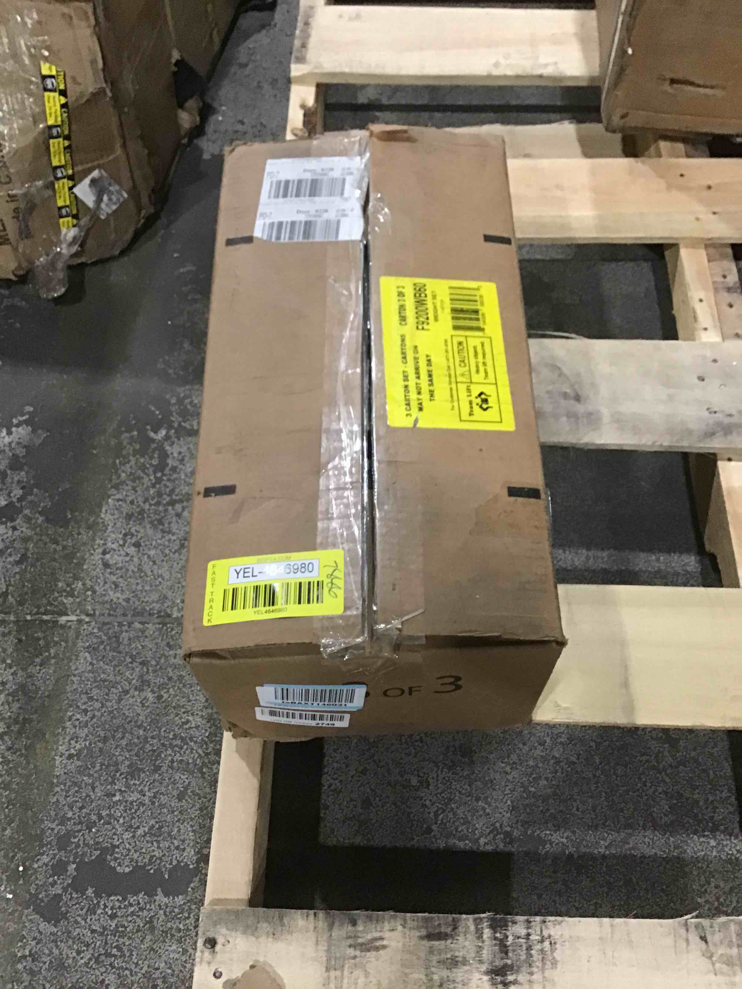 https://s3.amazonaws.com/lotting-images-prod/bidfta/YEL4646980_1702918689177.jpeg