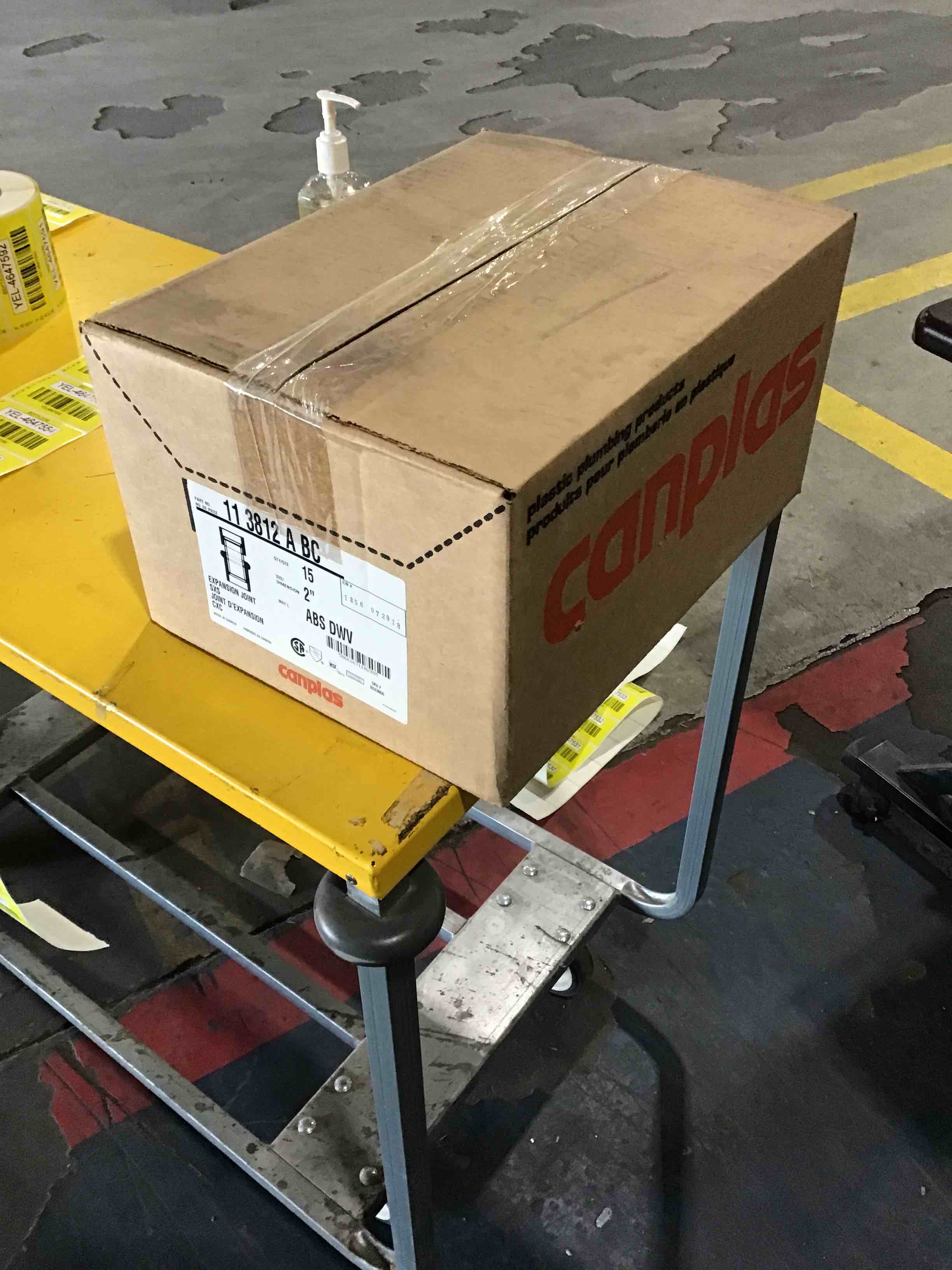 https://s3.amazonaws.com/lotting-images-prod/bidfta/YEL4647553_1706892032527.jpeg