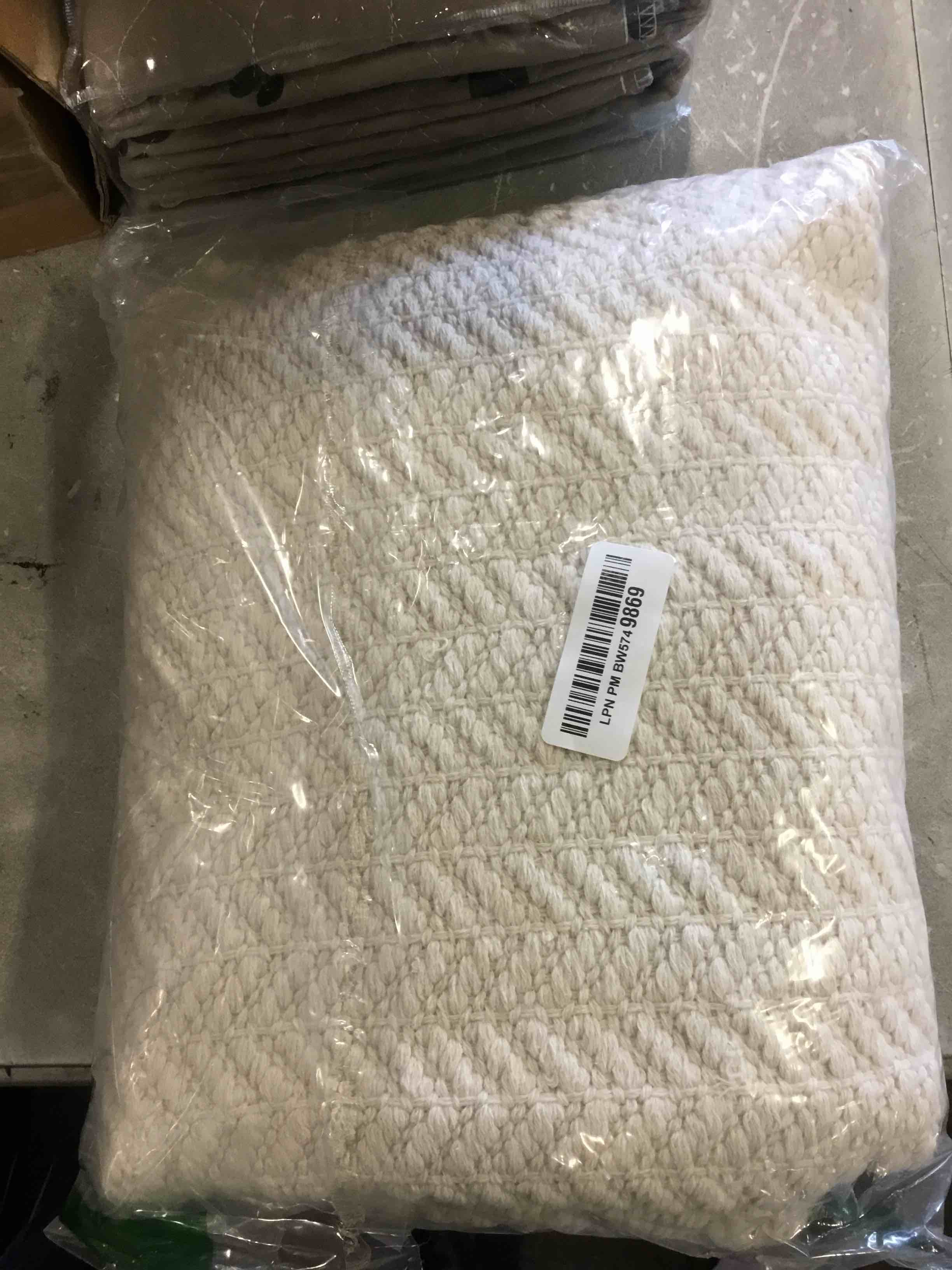 https://s3.amazonaws.com/lotting-images-prod/bidfta/YEL4657606_1723645670512.jpeg