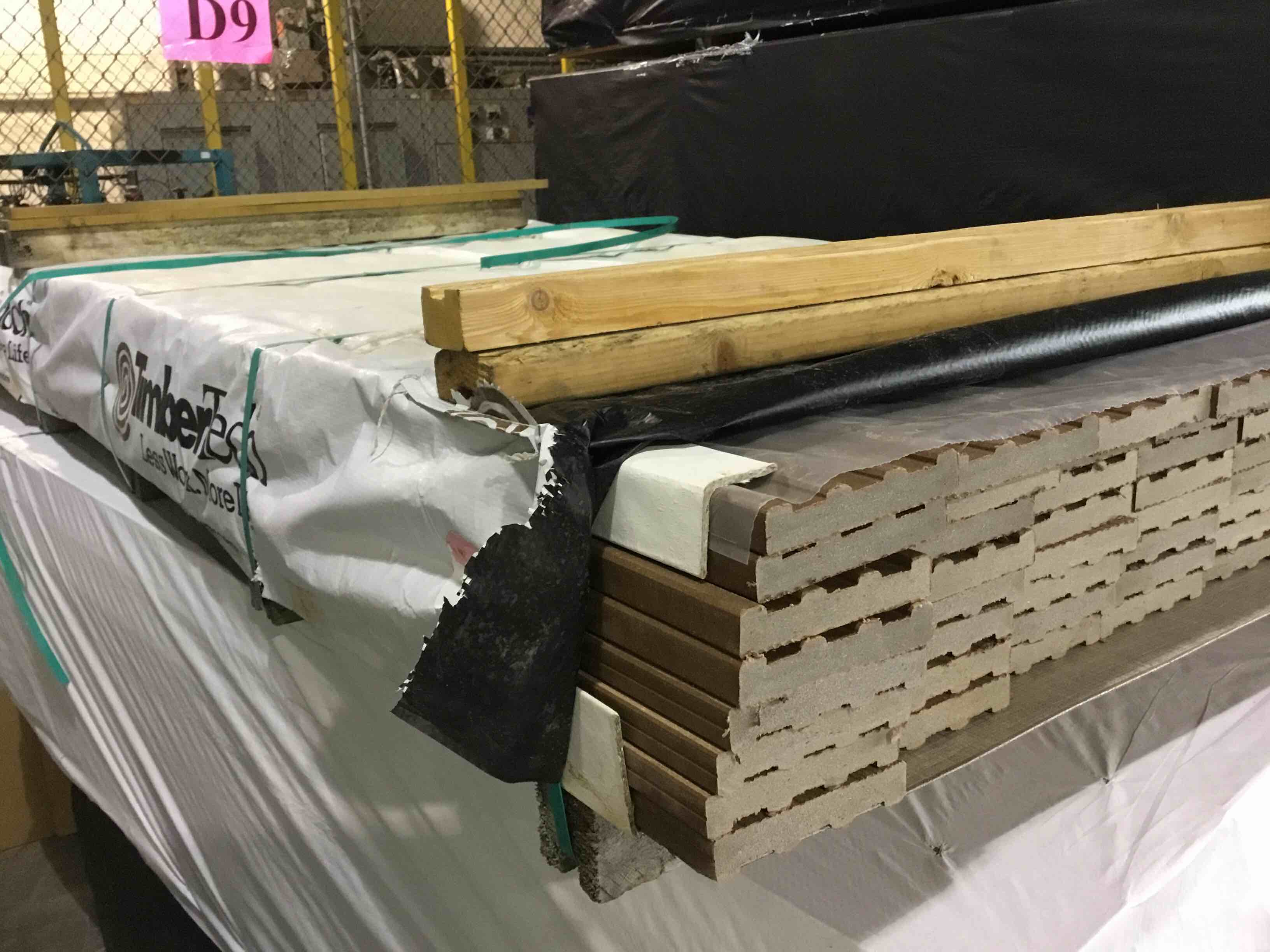 Lot of 64 boards reliaboard cedar solid (no grooves) composite decking