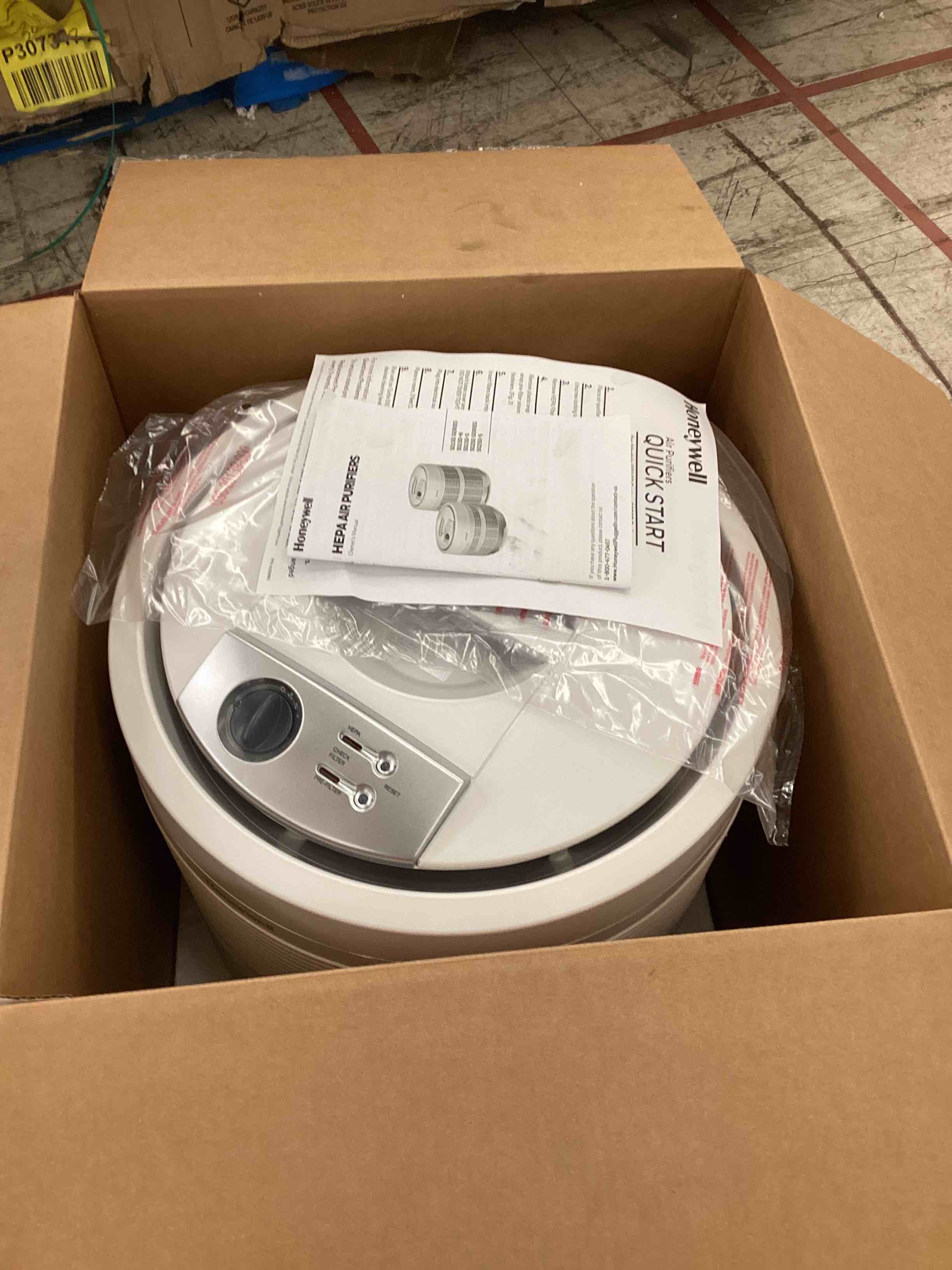 https://s3.amazonaws.com/lotting-images-prod/bidfta/YEL4733014_1698158096731.jpeg