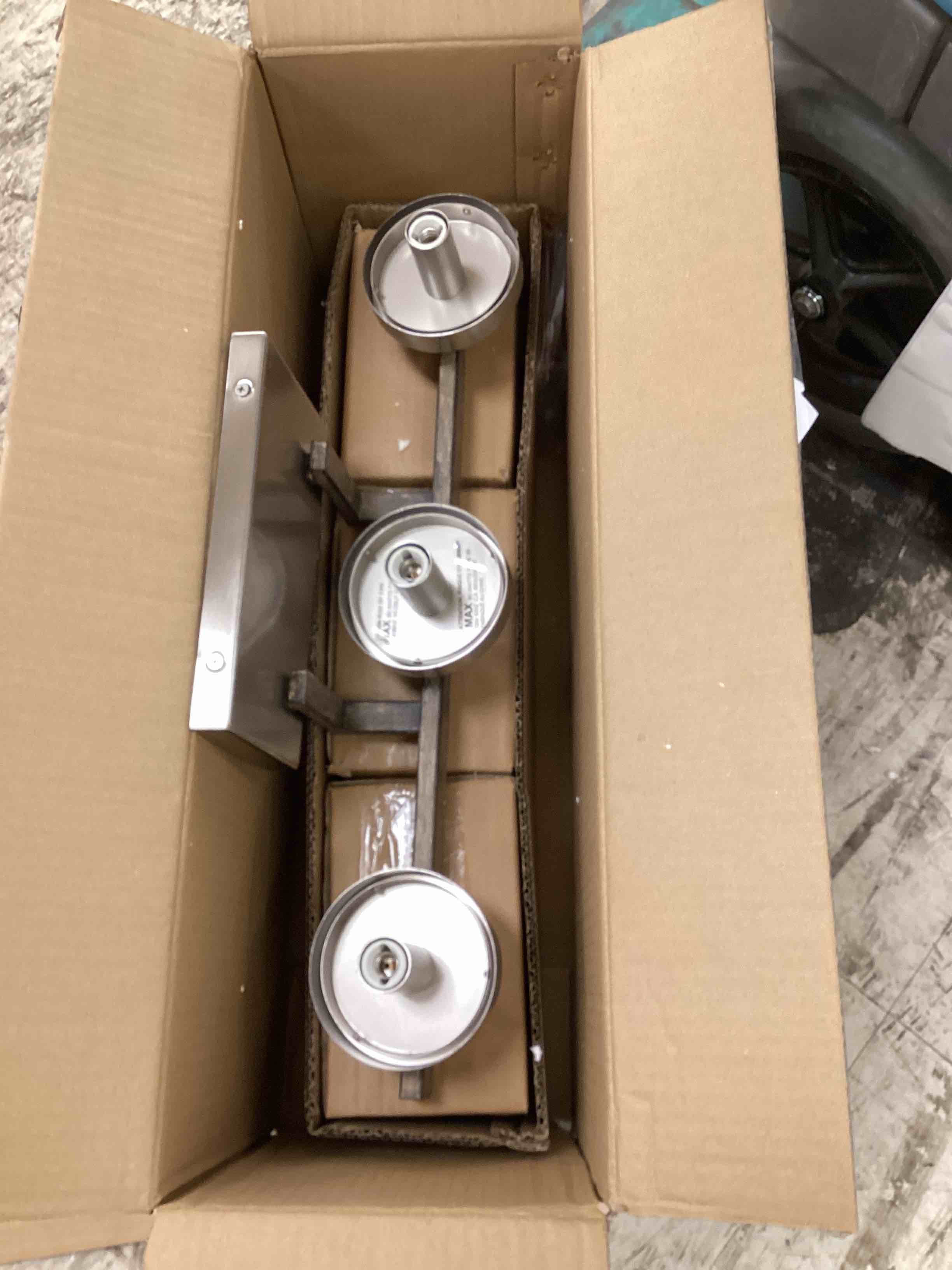 https://s3.amazonaws.com/lotting-images-prod/bidfta/YEL4733021_1698156049781.jpeg