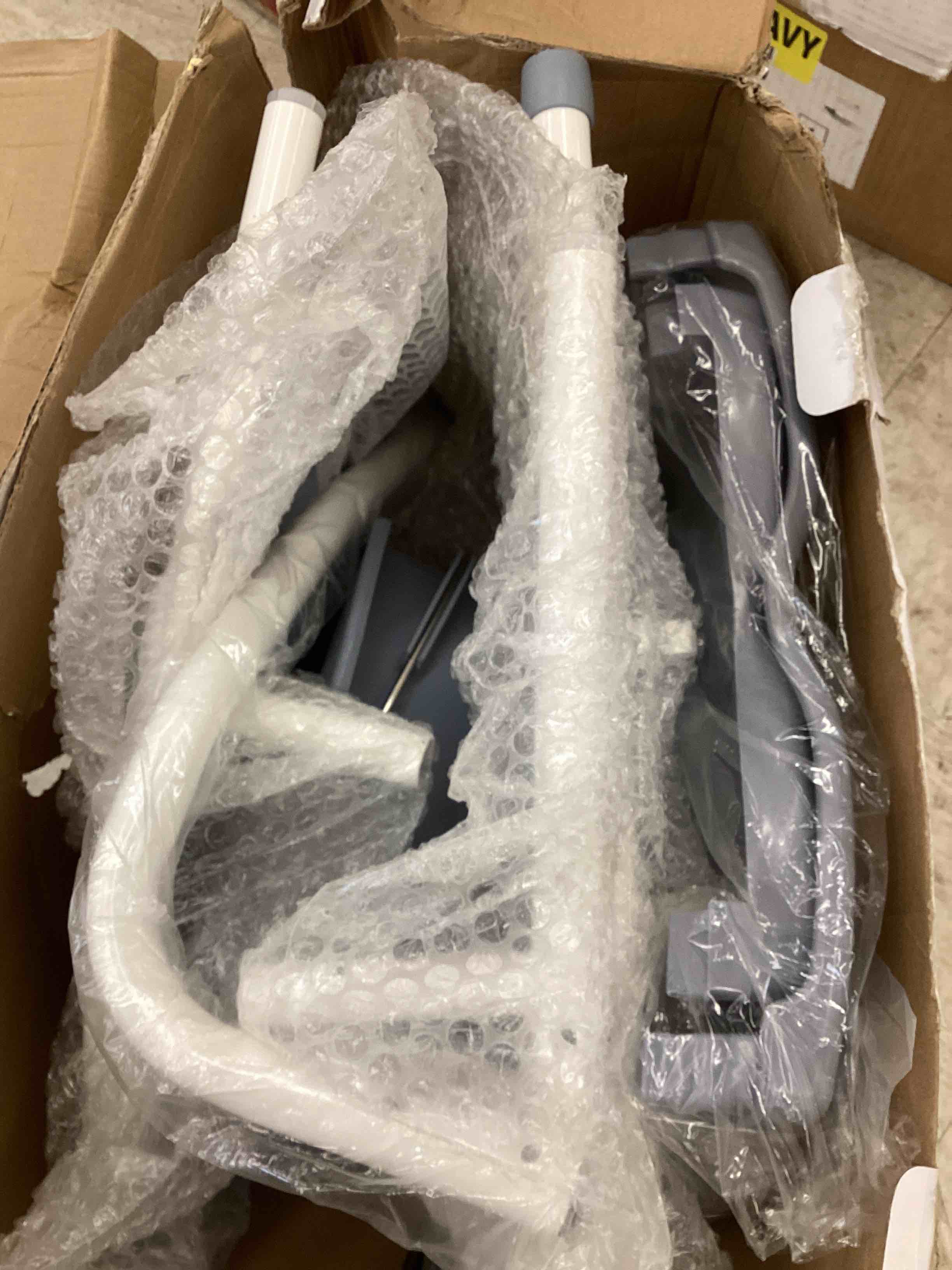 https://s3.amazonaws.com/lotting-images-prod/bidfta/YEL4733326_1698416913481.jpeg