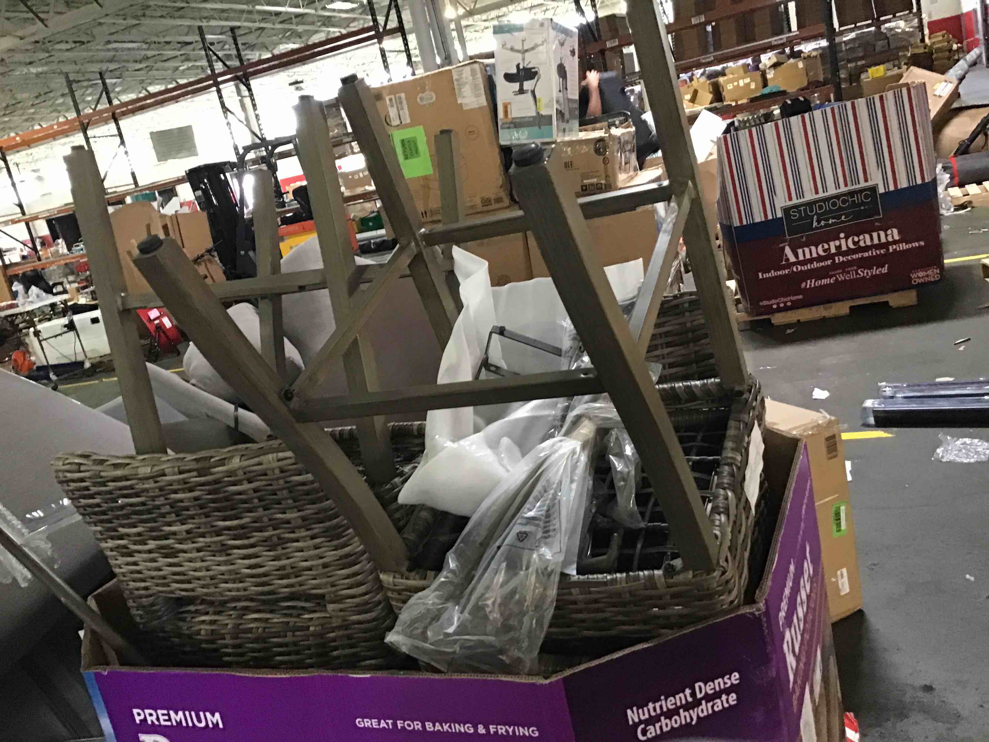 https://s3.amazonaws.com/lotting-images-prod/bidfta/YEL4753318_1692896480608.jpeg
