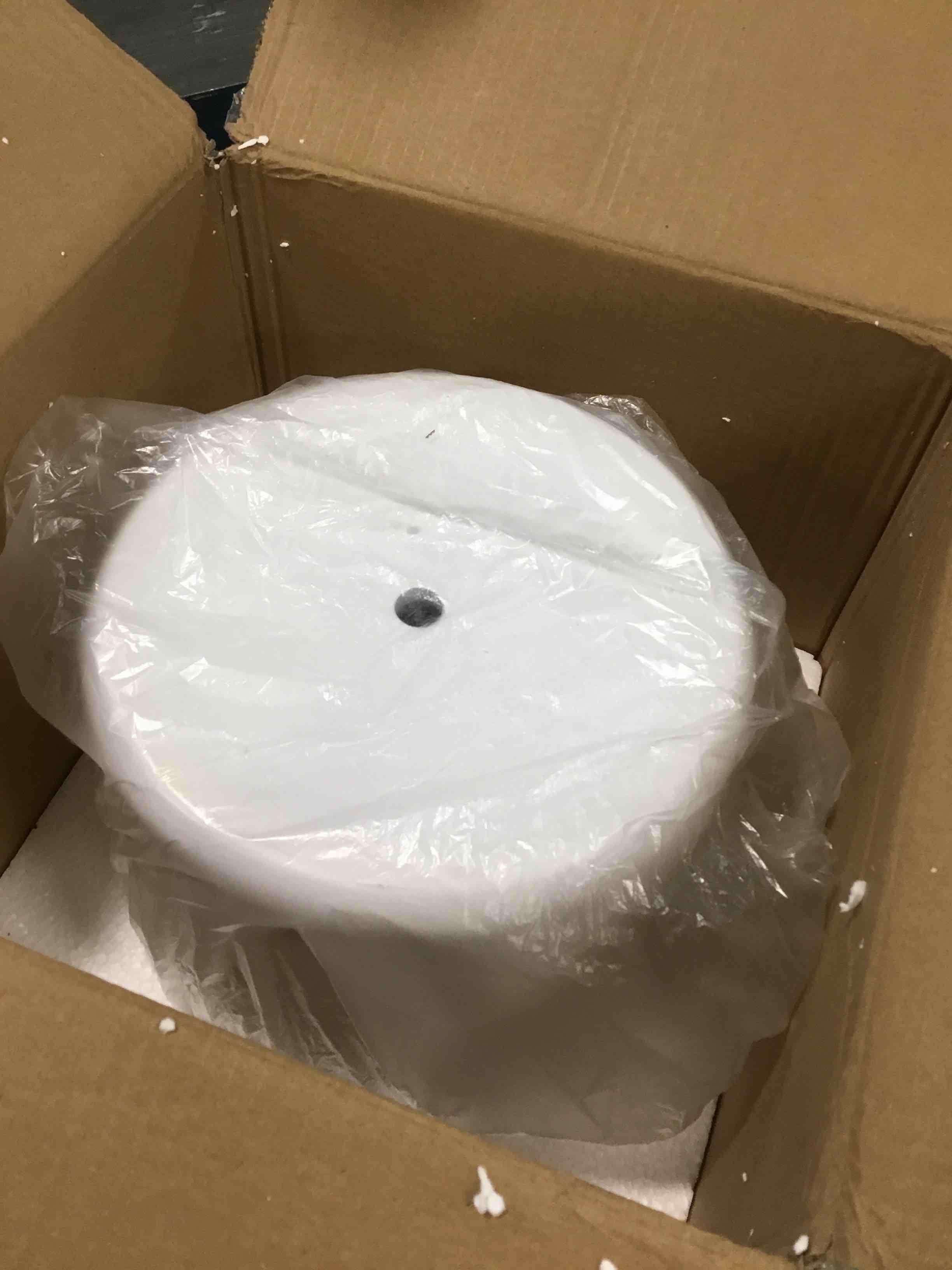 https://s3.amazonaws.com/lotting-images-prod/bidfta/YEL4765250_1703859599846.jpeg
