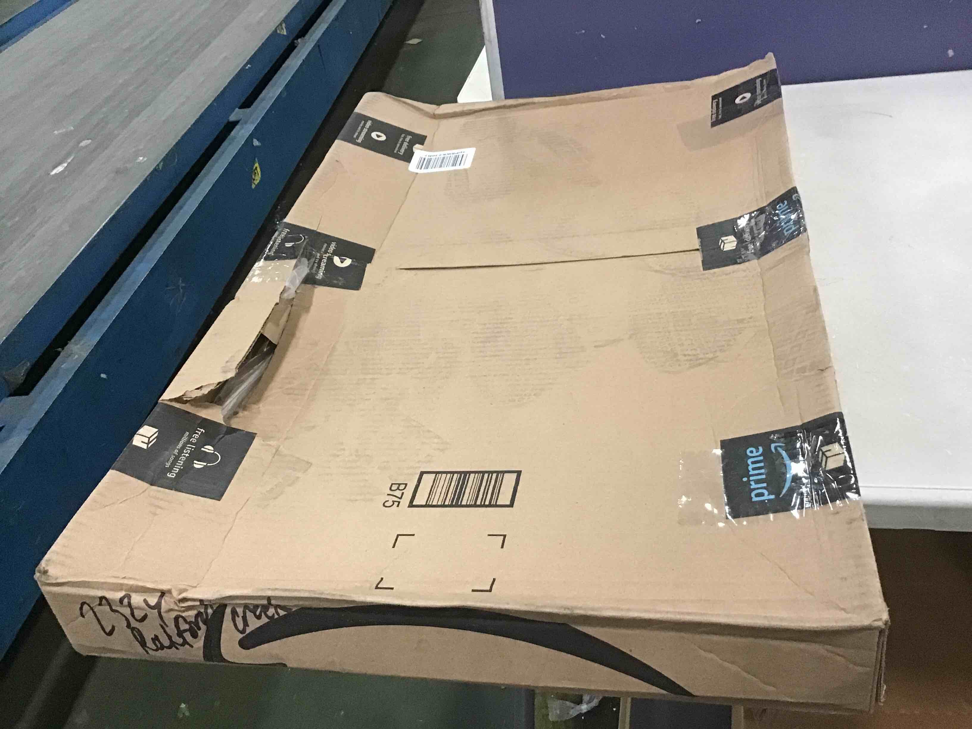 https://s3.amazonaws.com/lotting-images-prod/bidfta/YEL4765383_1703878943350.jpeg