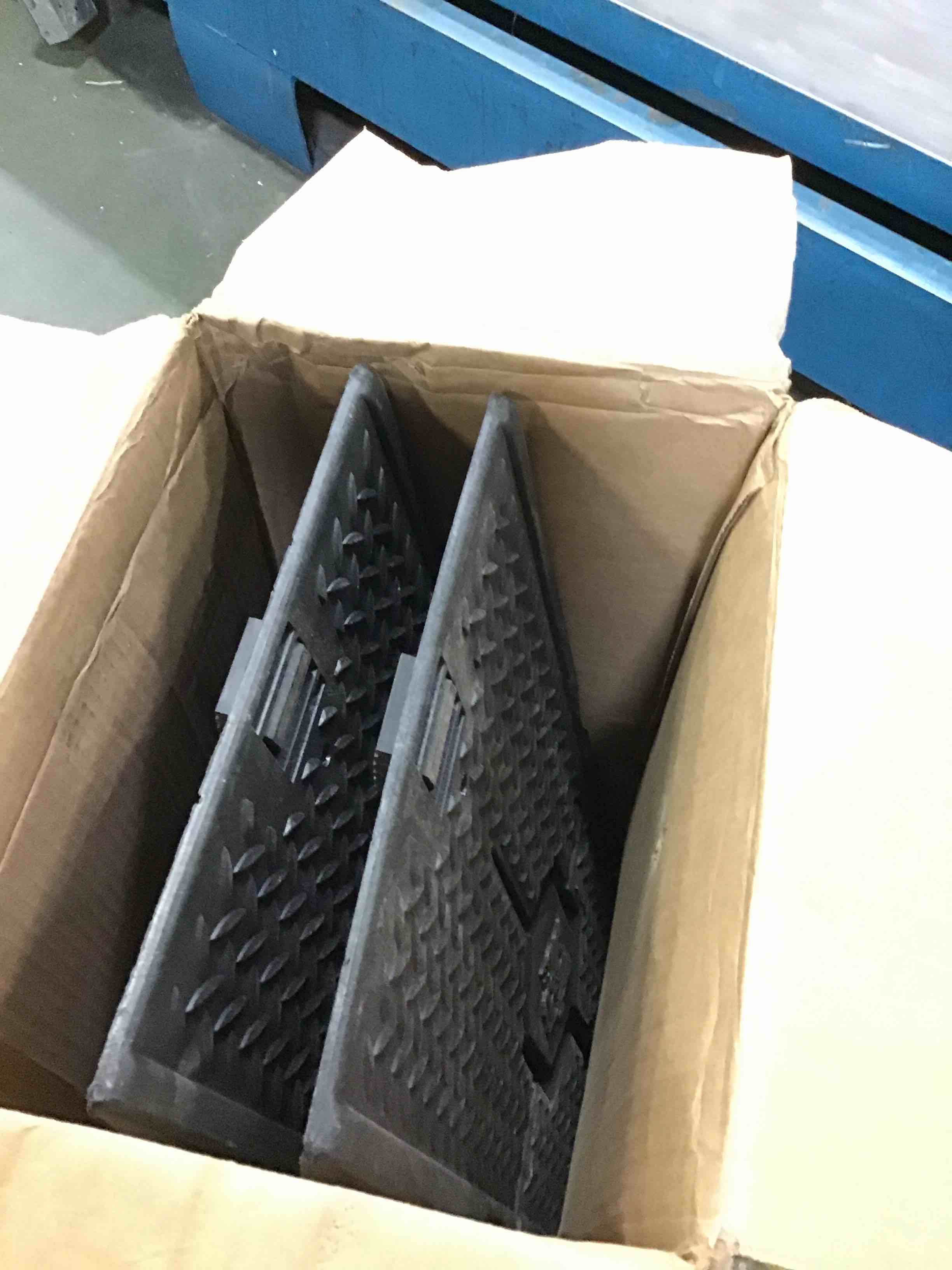 https://s3.amazonaws.com/lotting-images-prod/bidfta/YEL4775791_1681916415496.jpeg