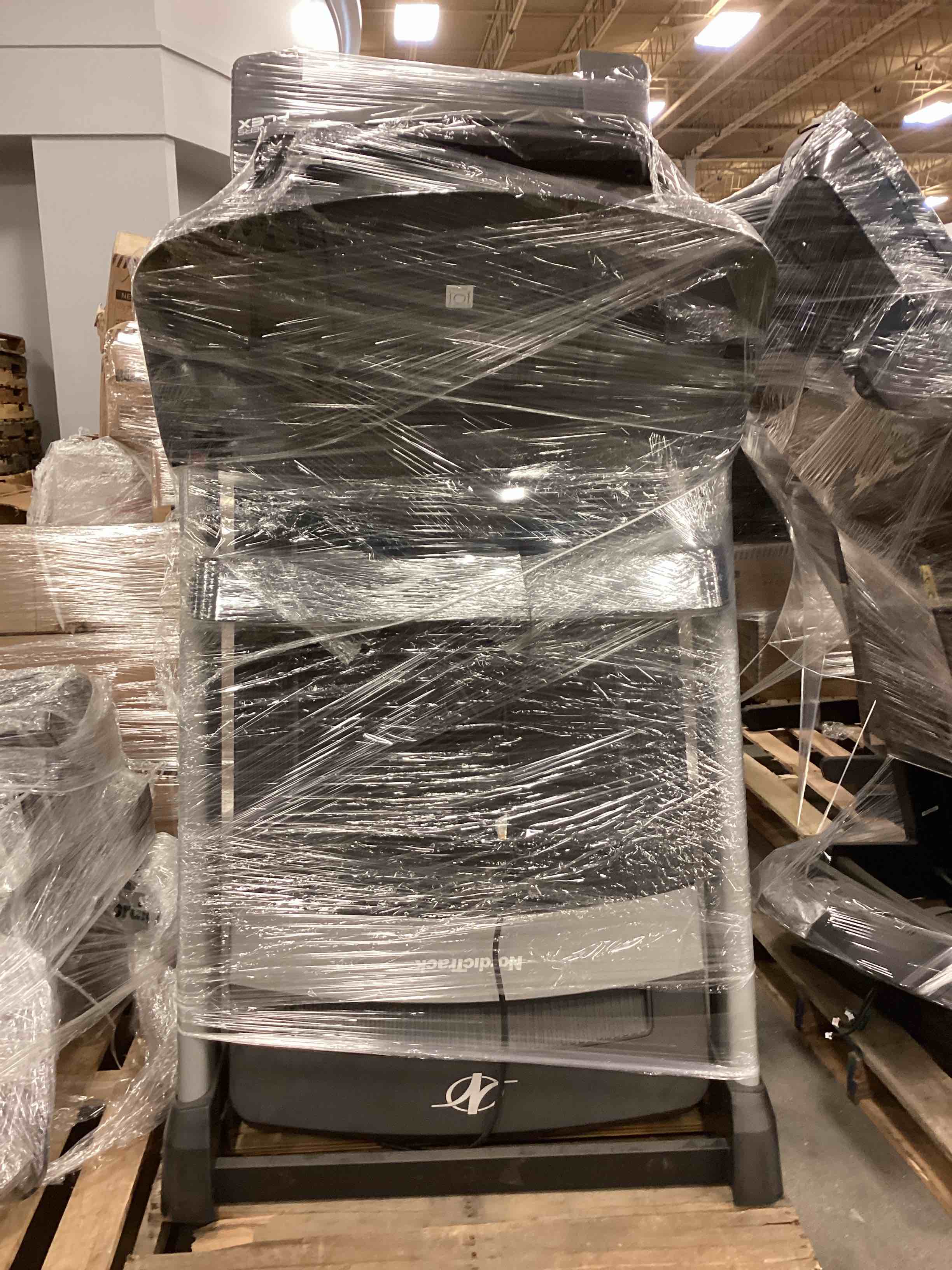 https://s3.amazonaws.com/lotting-images-prod/bidfta/YEL4786472_1687973086366.jpeg
