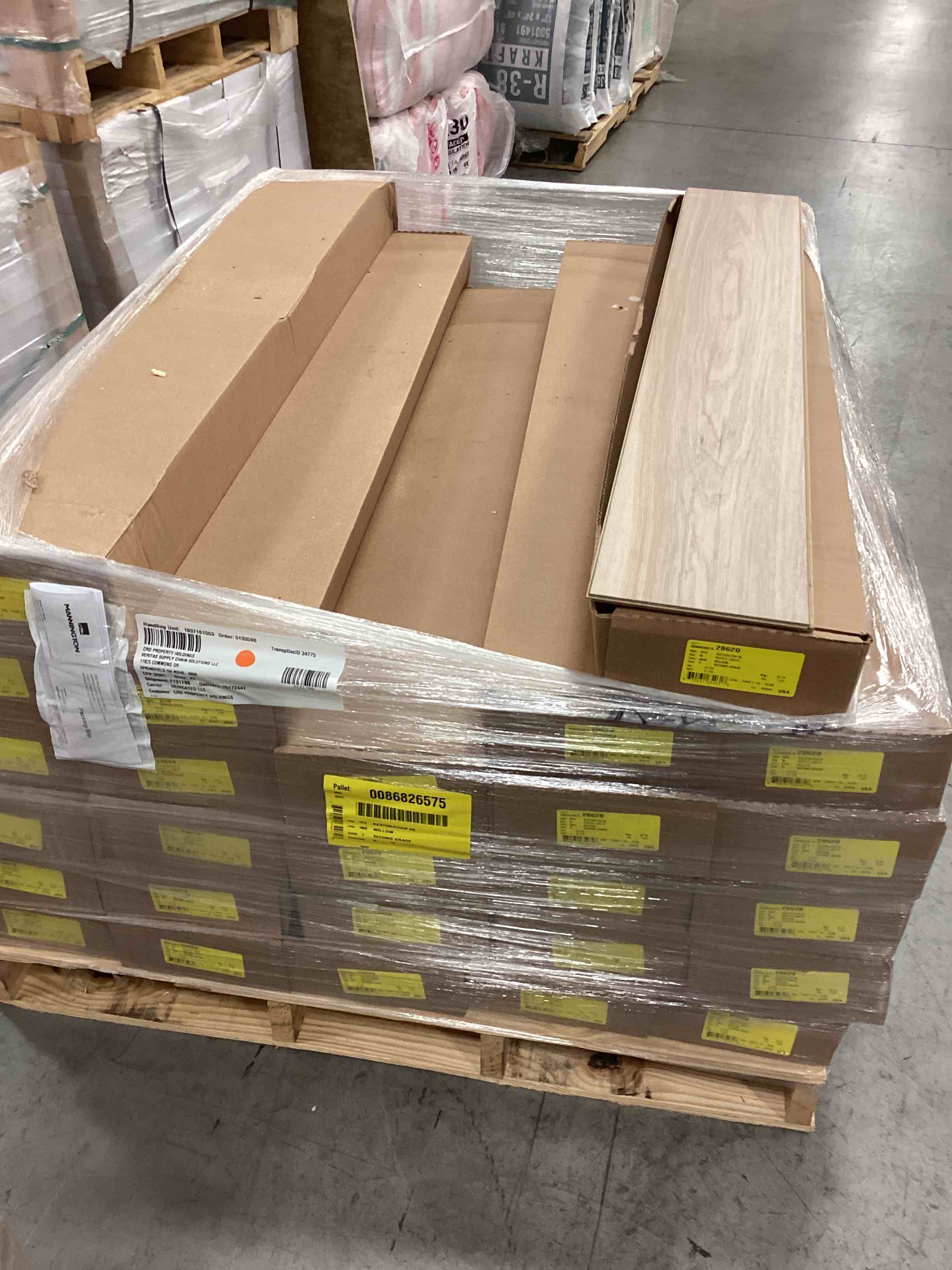 551.72 sq ft f engineered hardwood flooring. 7.5x50.75” eight pieces per box 26 boxes