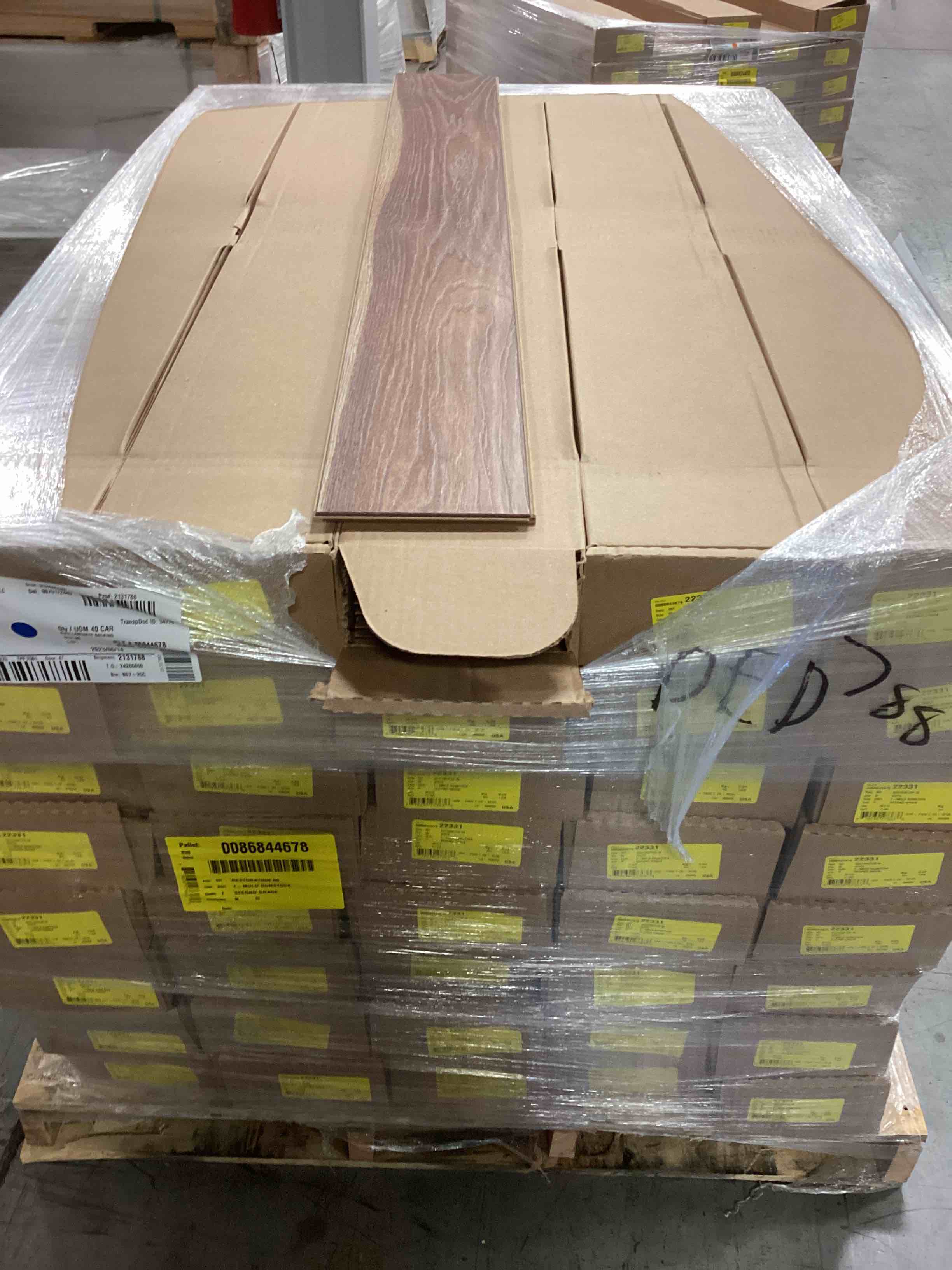 696 sq ft f engineered hardwood flooring. 6x50.75” eight pieces per box 40. boxes