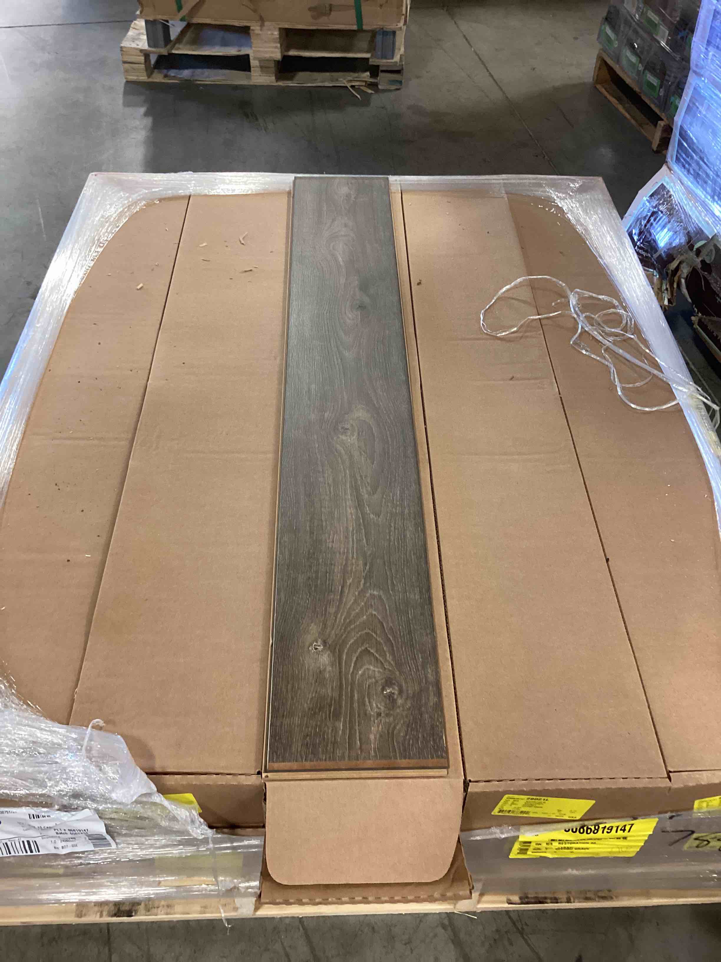 212.2 sq ft f engineered hardwood flooring. 7.5x50.75” eight pieces per box 10 boxes