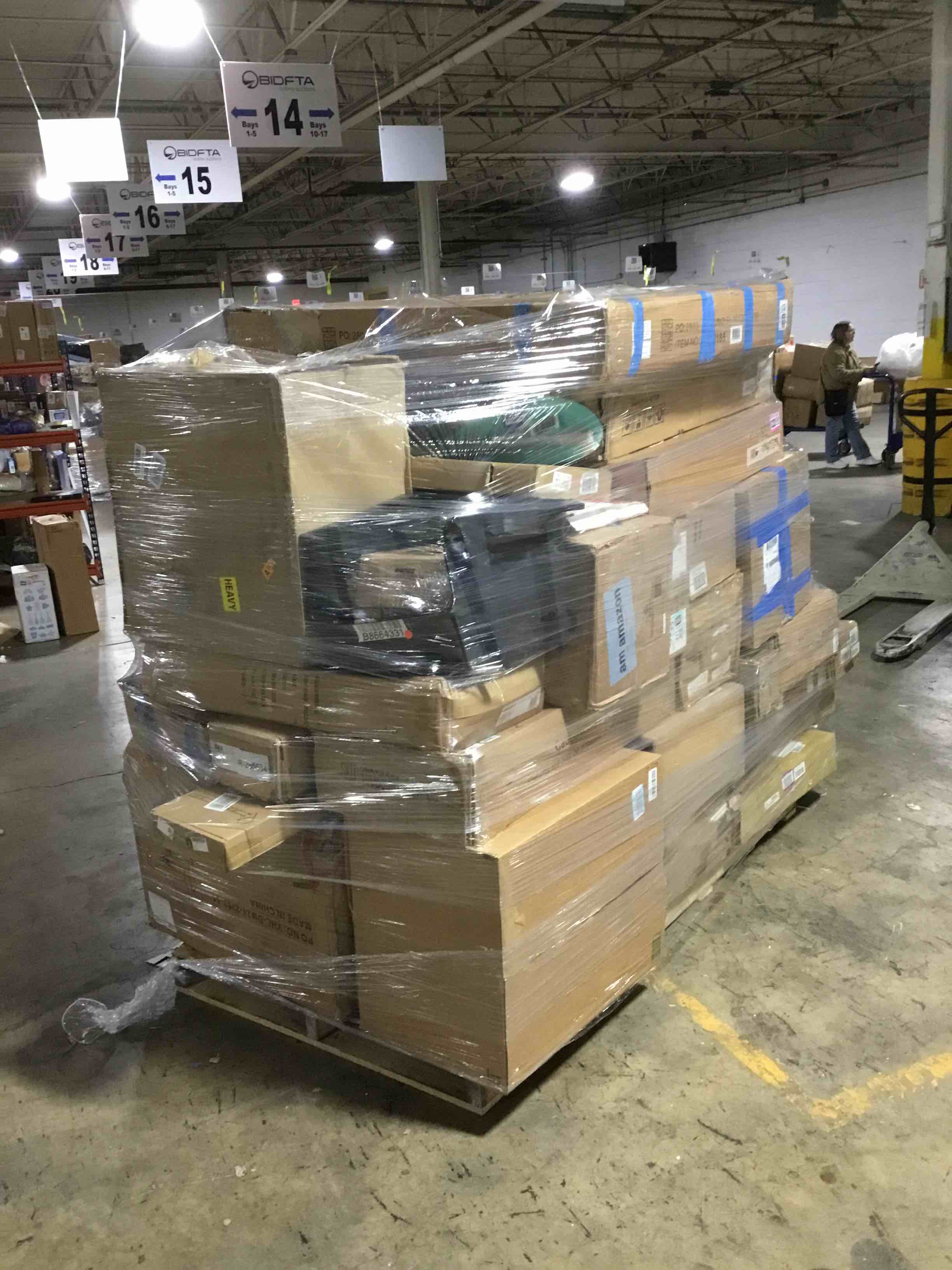 Miscellaneous household goods skidlot 
