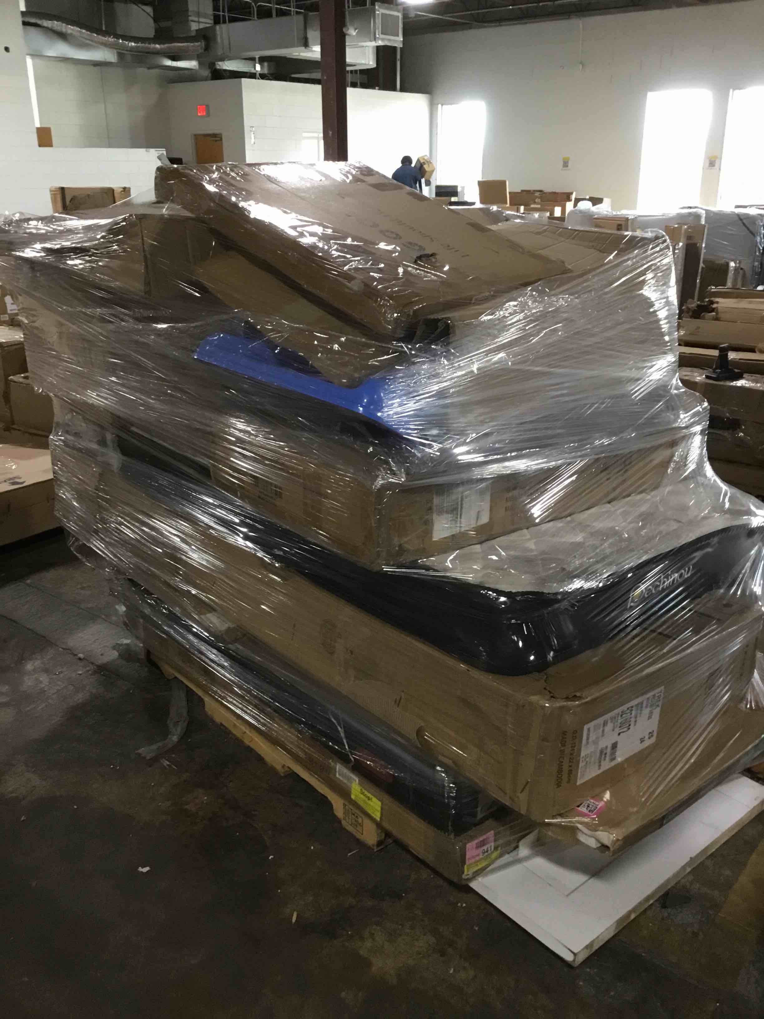 https://s3.amazonaws.com/lotting-images-prod/bidfta/YEL4823881_1734462024613.jpeg