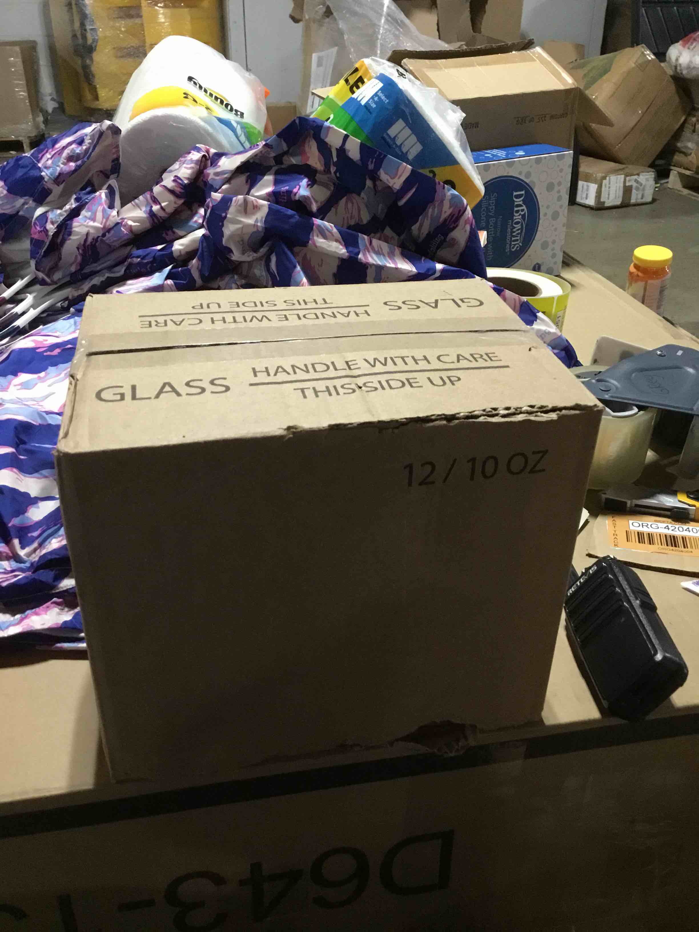 https://s3.amazonaws.com/lotting-images-prod/bidfta/YEL4825026_1686764092340.jpeg