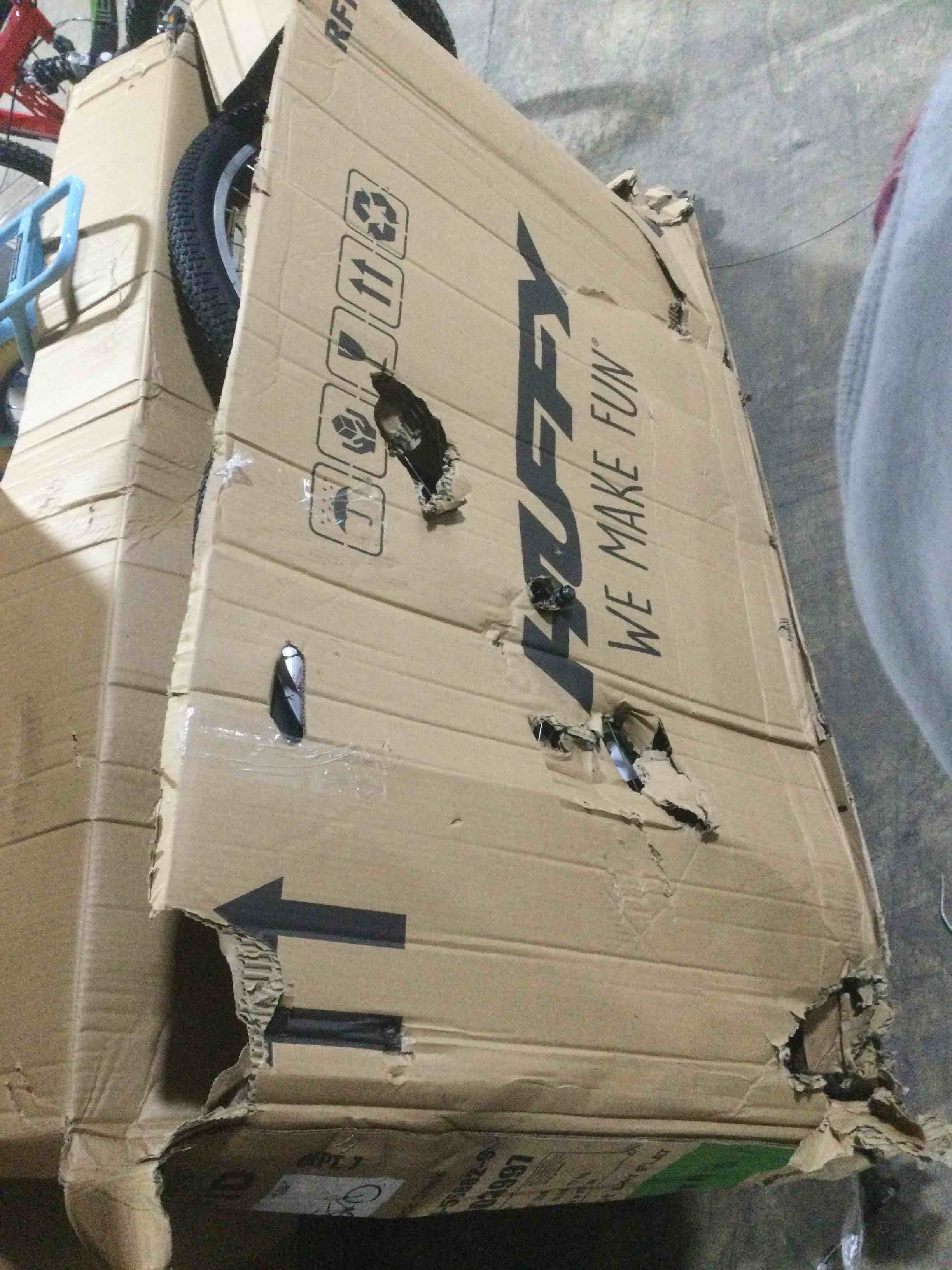 https://s3.amazonaws.com/lotting-images-prod/bidfta/YEL4827118_1708547837646.jpeg