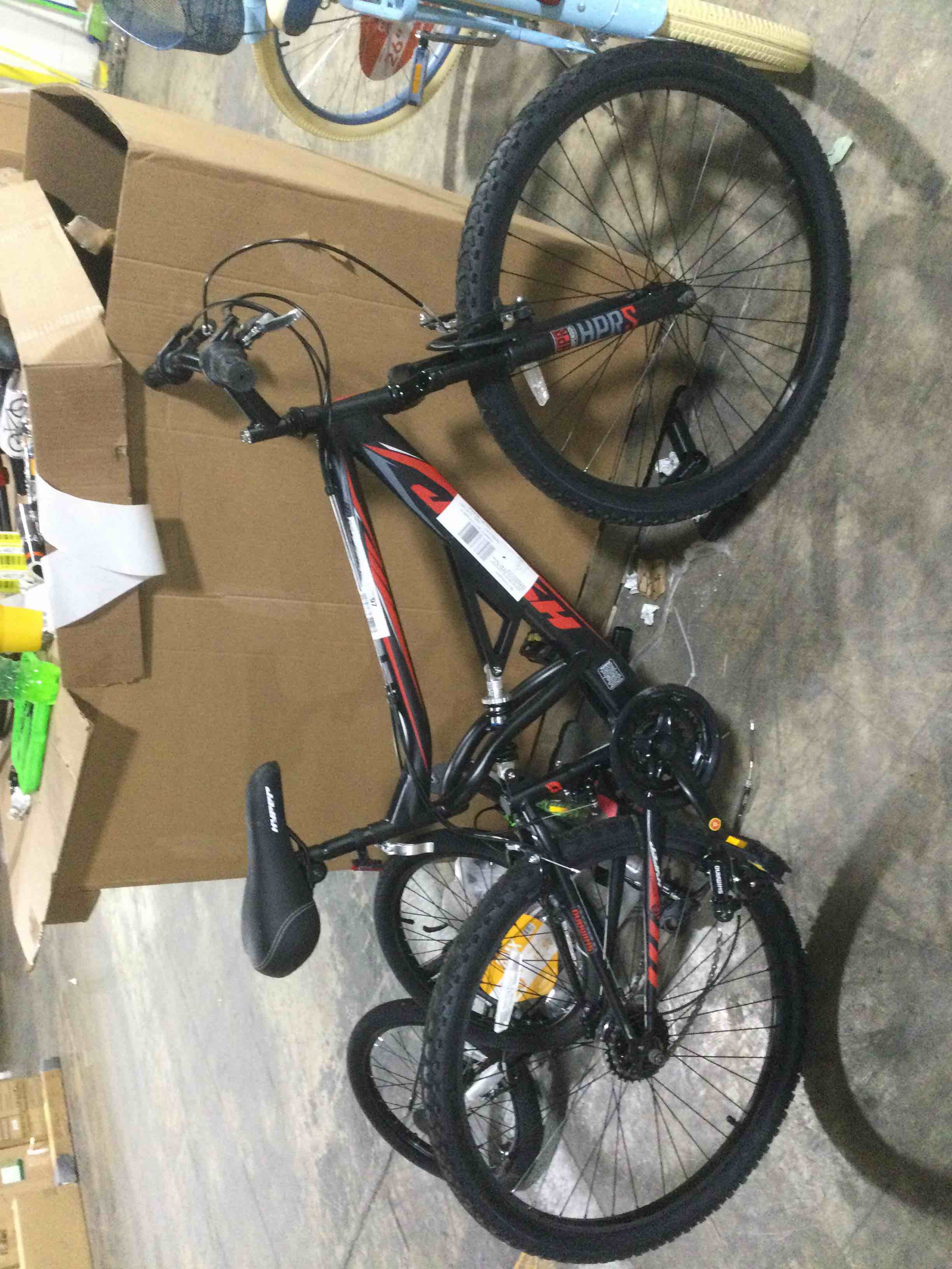 Hyper Bicycle Men s 26  Shocker Mountain Bike  Black