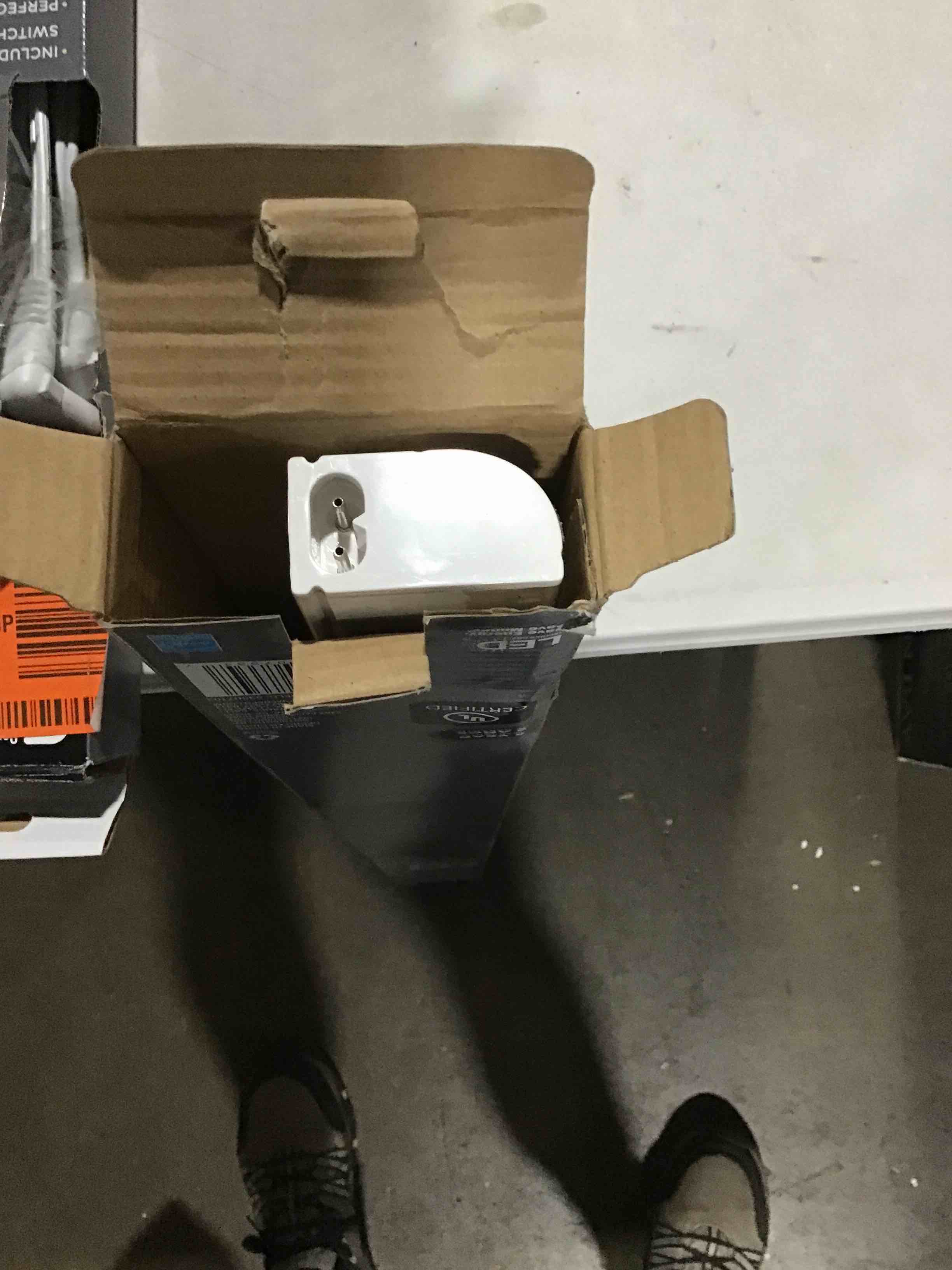 https://s3.amazonaws.com/lotting-images-prod/bidfta/YEL4829204_1693330400849.jpeg