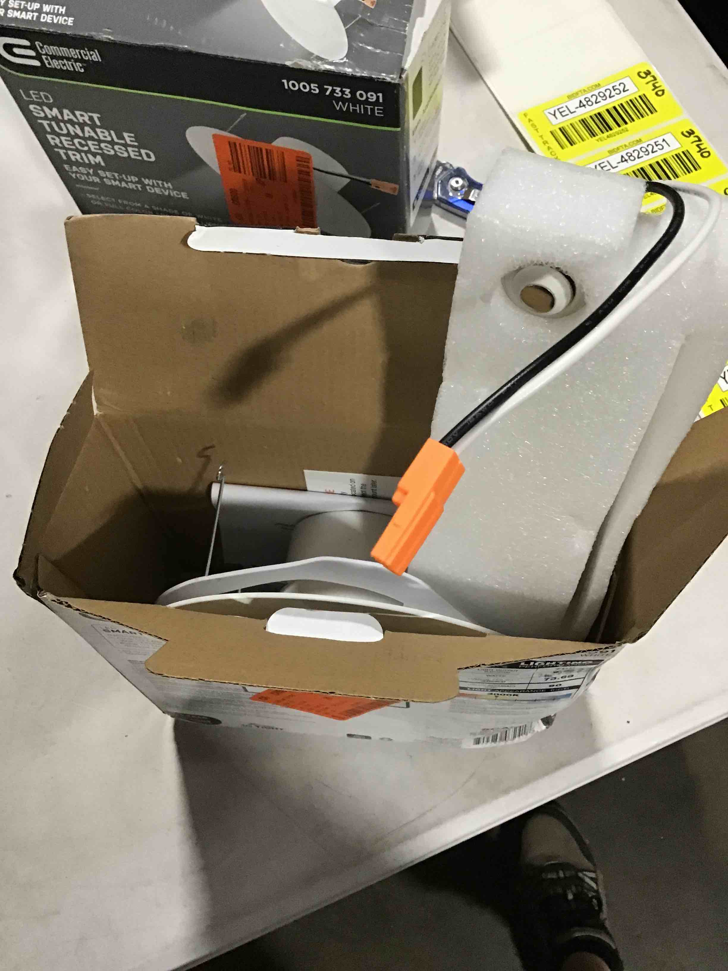 https://s3.amazonaws.com/lotting-images-prod/bidfta/YEL4829251_1693338278477.jpeg