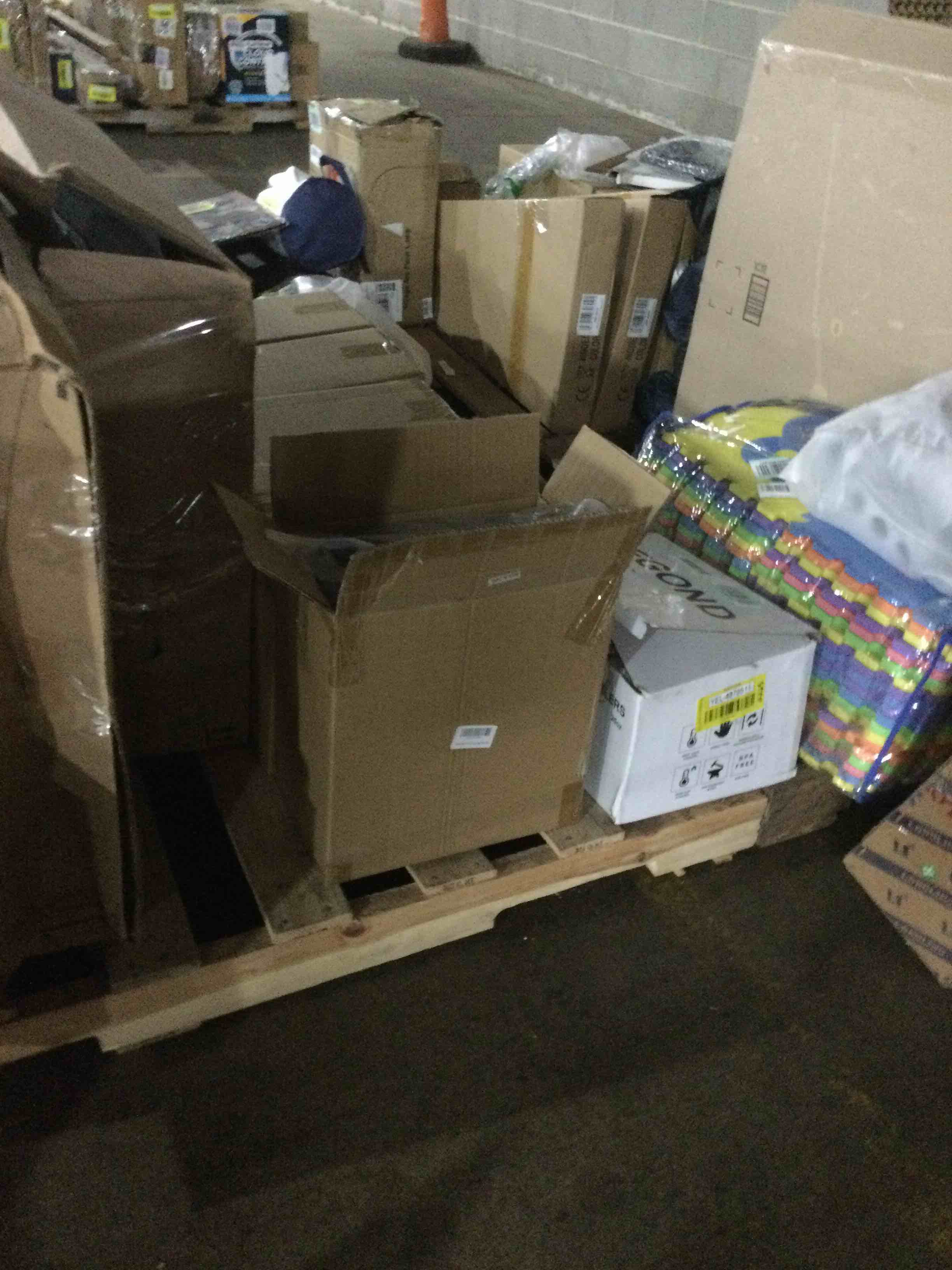 https://s3.amazonaws.com/lotting-images-prod/bidfta/YEL4879507_1684500597367.jpeg