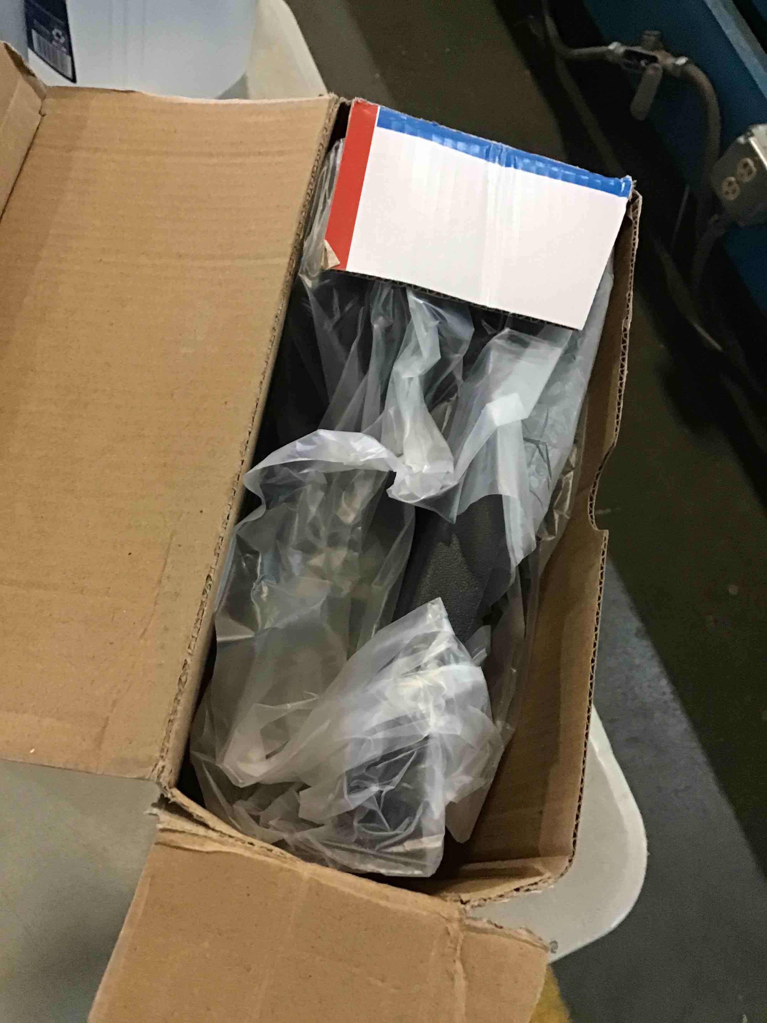 https://s3.amazonaws.com/lotting-images-prod/bidfta/YEL4900558_1685448540678.jpeg