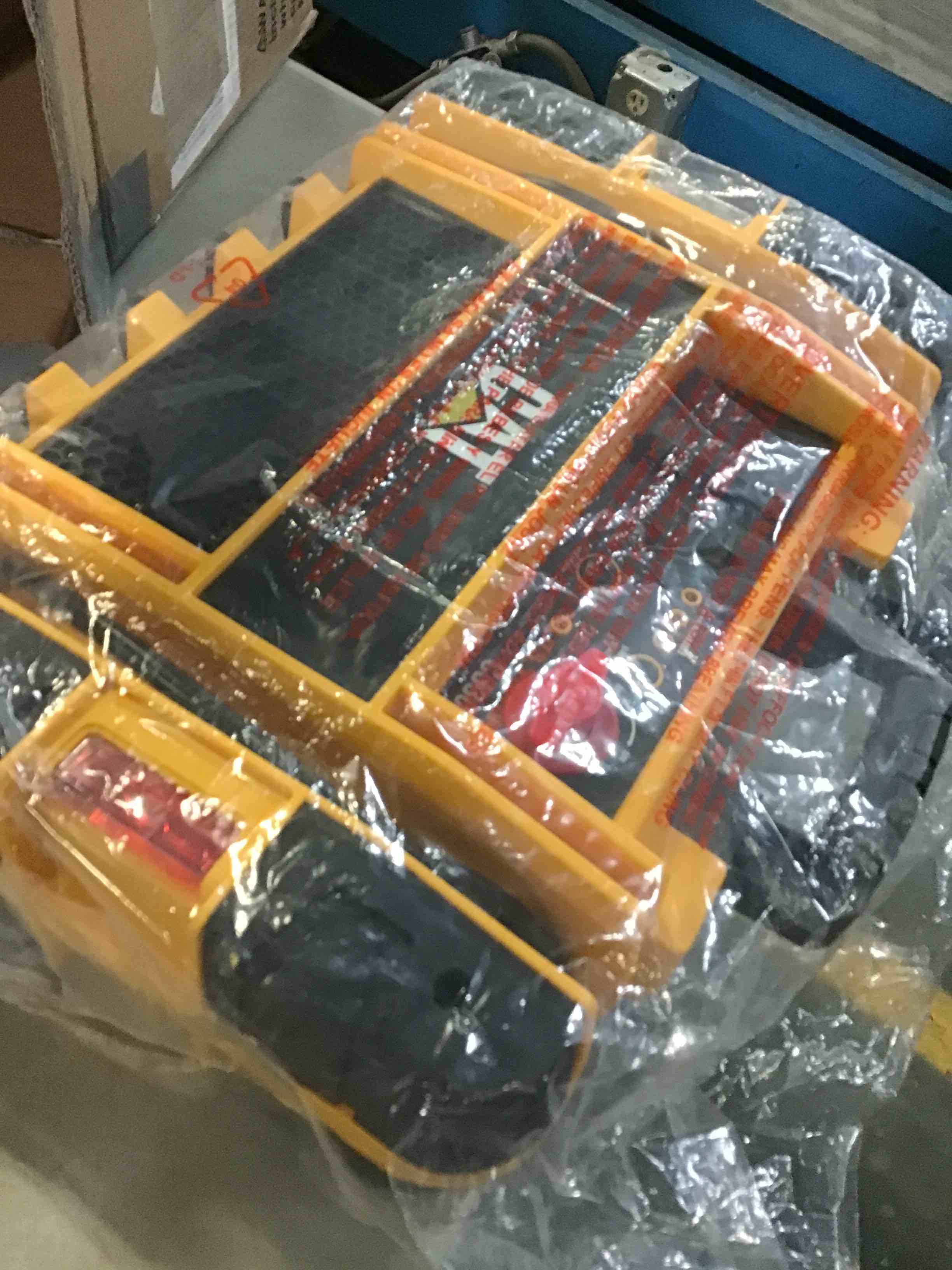 https://s3.amazonaws.com/lotting-images-prod/bidfta/YEL4900885_1685644080974.jpeg