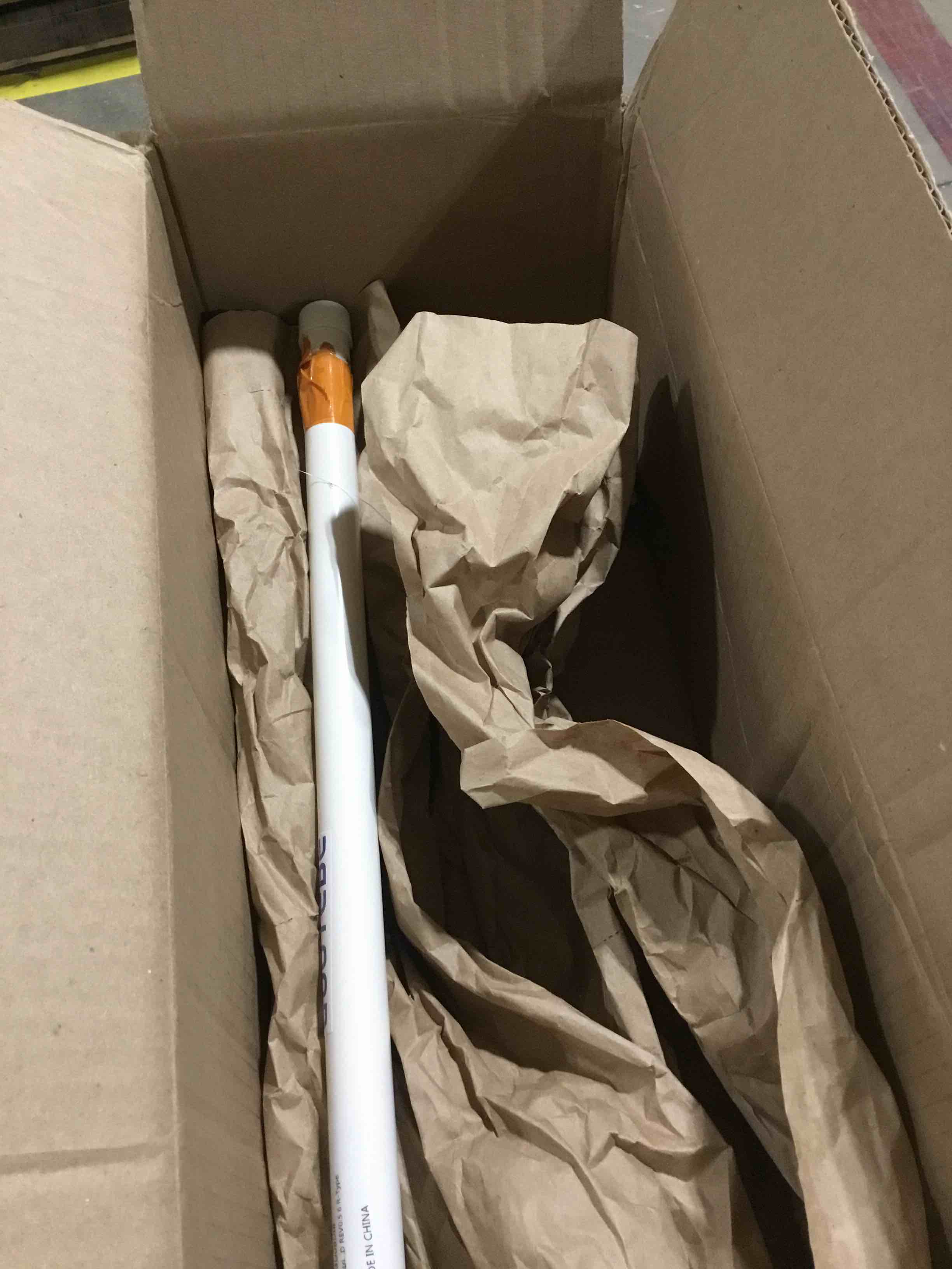 https://s3.amazonaws.com/lotting-images-prod/bidfta/YEL4904620_1727812885286.jpeg