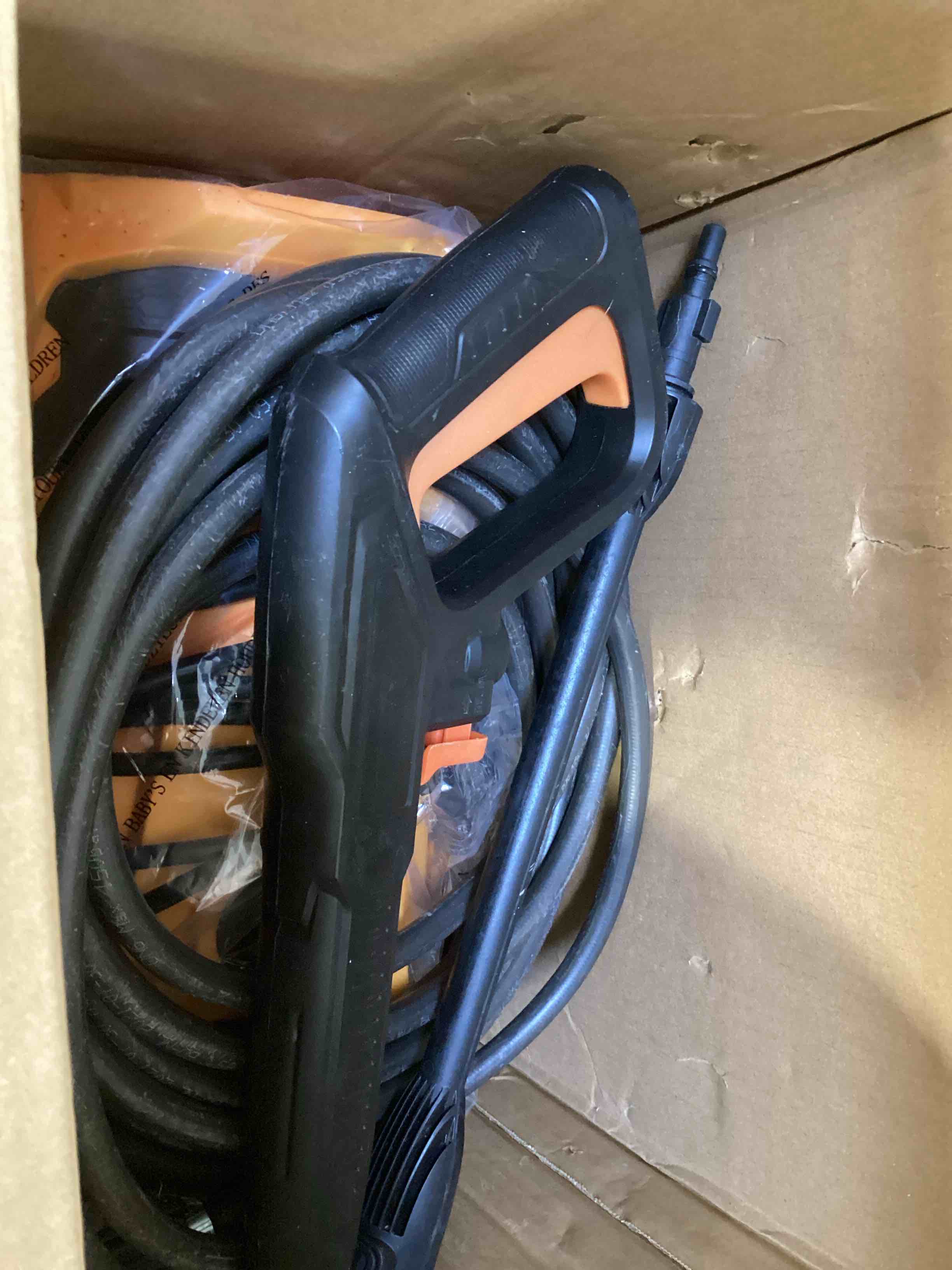 https://s3.amazonaws.com/lotting-images-prod/bidfta/YEL4904742_1727900216420.jpeg