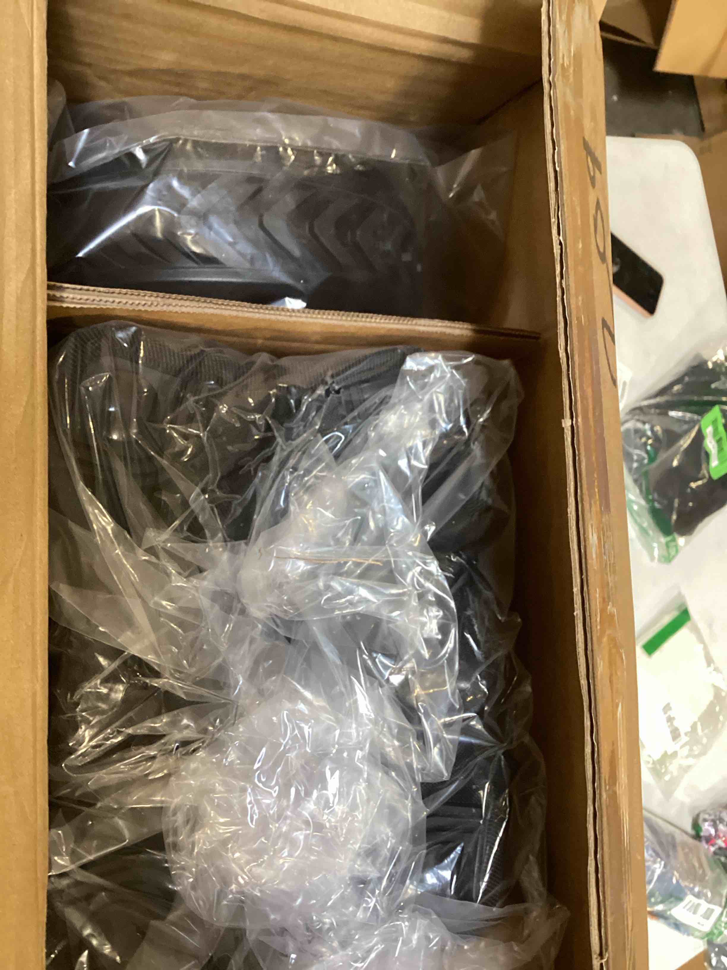 https://s3.amazonaws.com/lotting-images-prod/bidfta/YEL4904823_1727974764347.jpeg